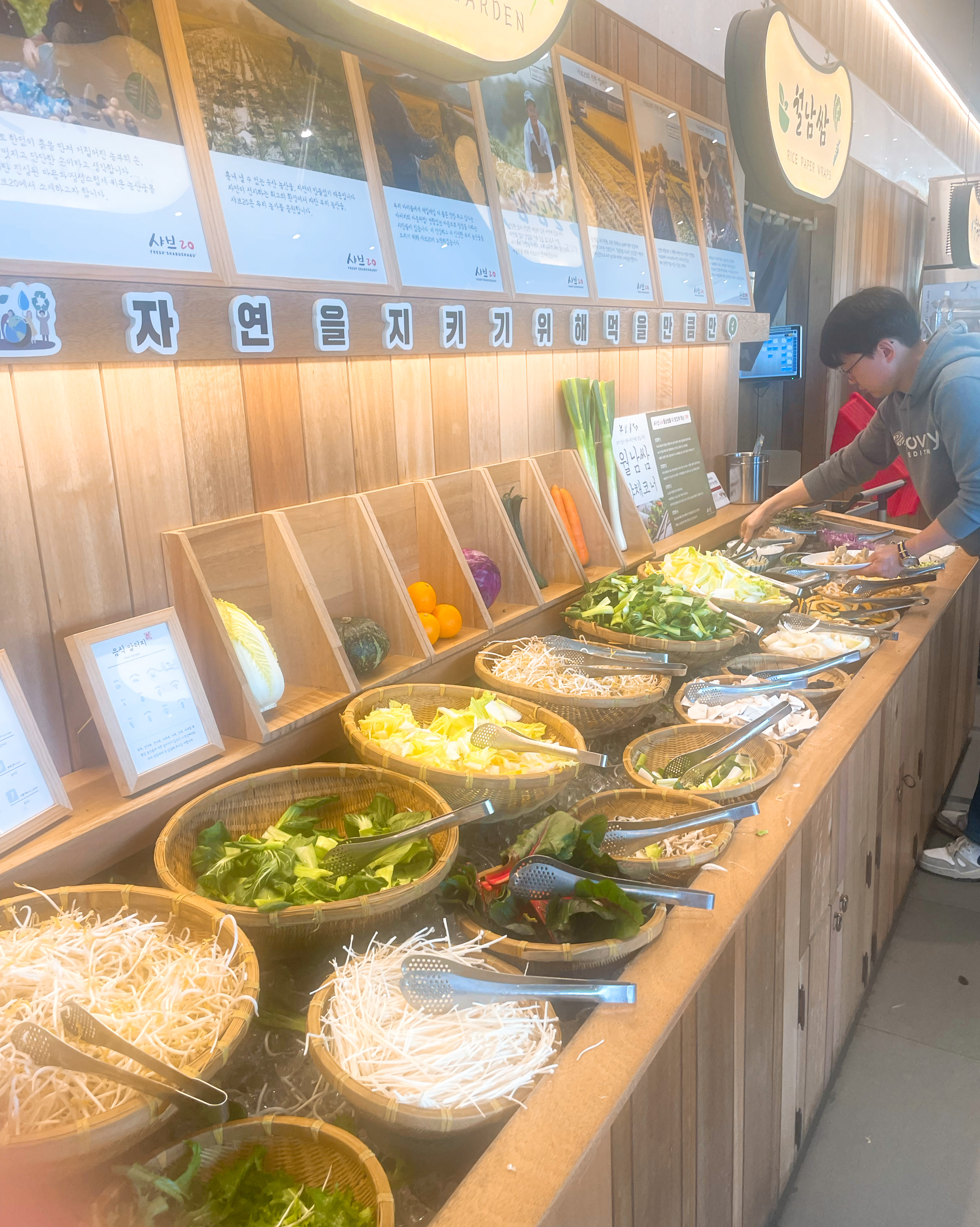 대형 페밀리 식당 느낌 이어서 확실히 주차장도 넓고 좋았어요^^ 그런데 점심