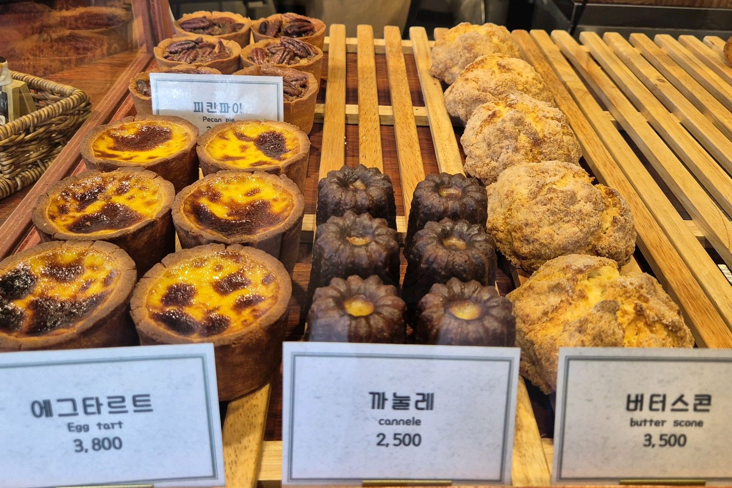 맛은 괜찮긴한데 오래 기다릴만한 정도는 아님.. 포장만 하는데도 줄도 너무 안줄어들고 별도