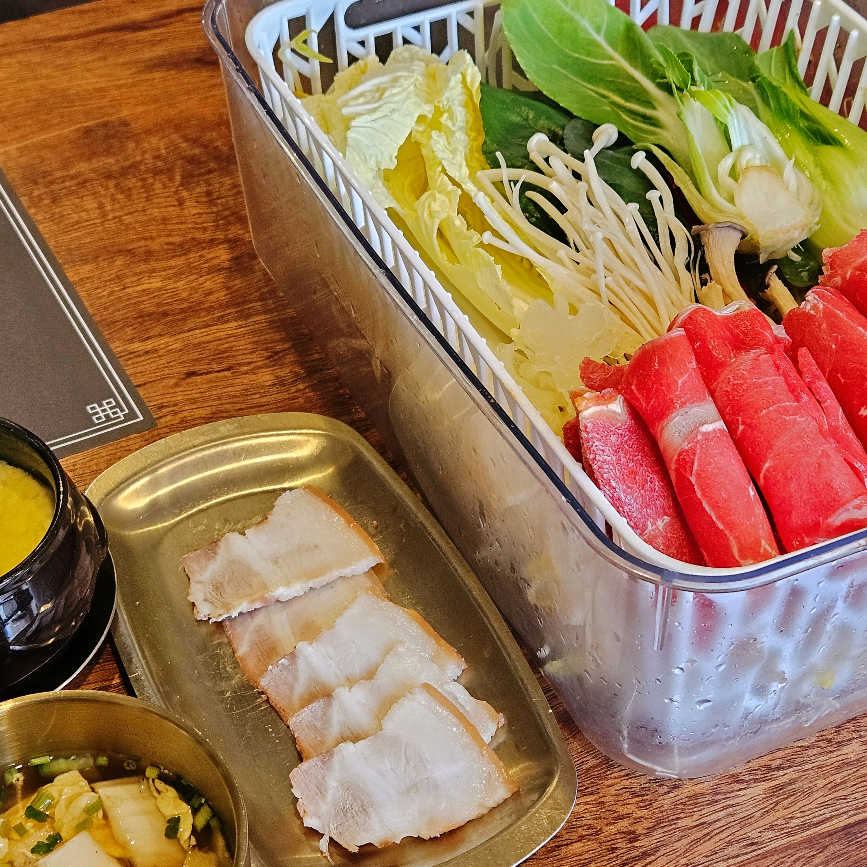 송정 해수욕장 놀러왔다가 송정옥에 가족외식 하러 왔는데 샤브샤브에 해물찜에 진짜 맛있게 먹
