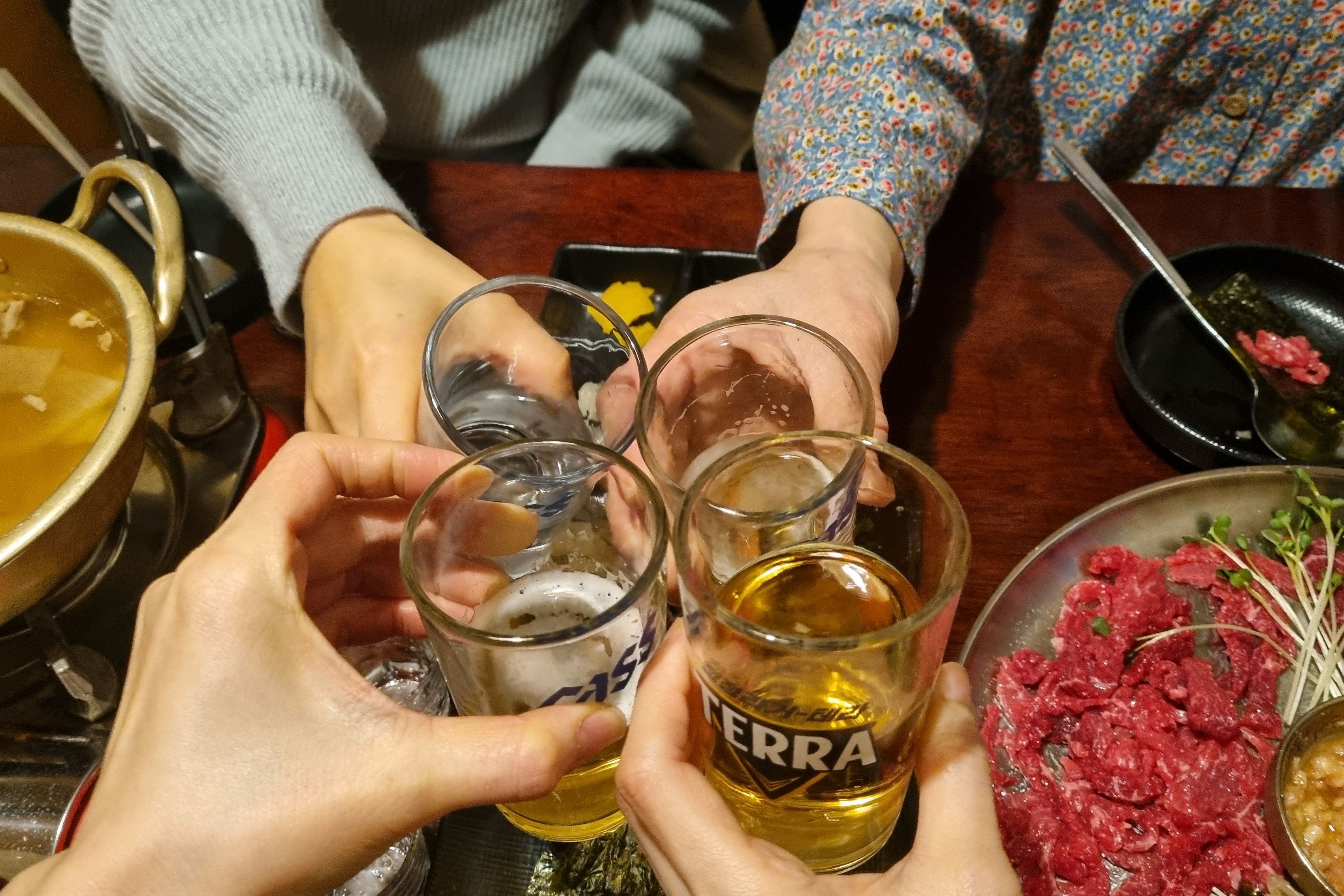 메뉴가 다양해서 좋았어요. 육사시미 꼬숩고 맛있었는데 못 먹는 분이 계셔 스테이크랑 스지