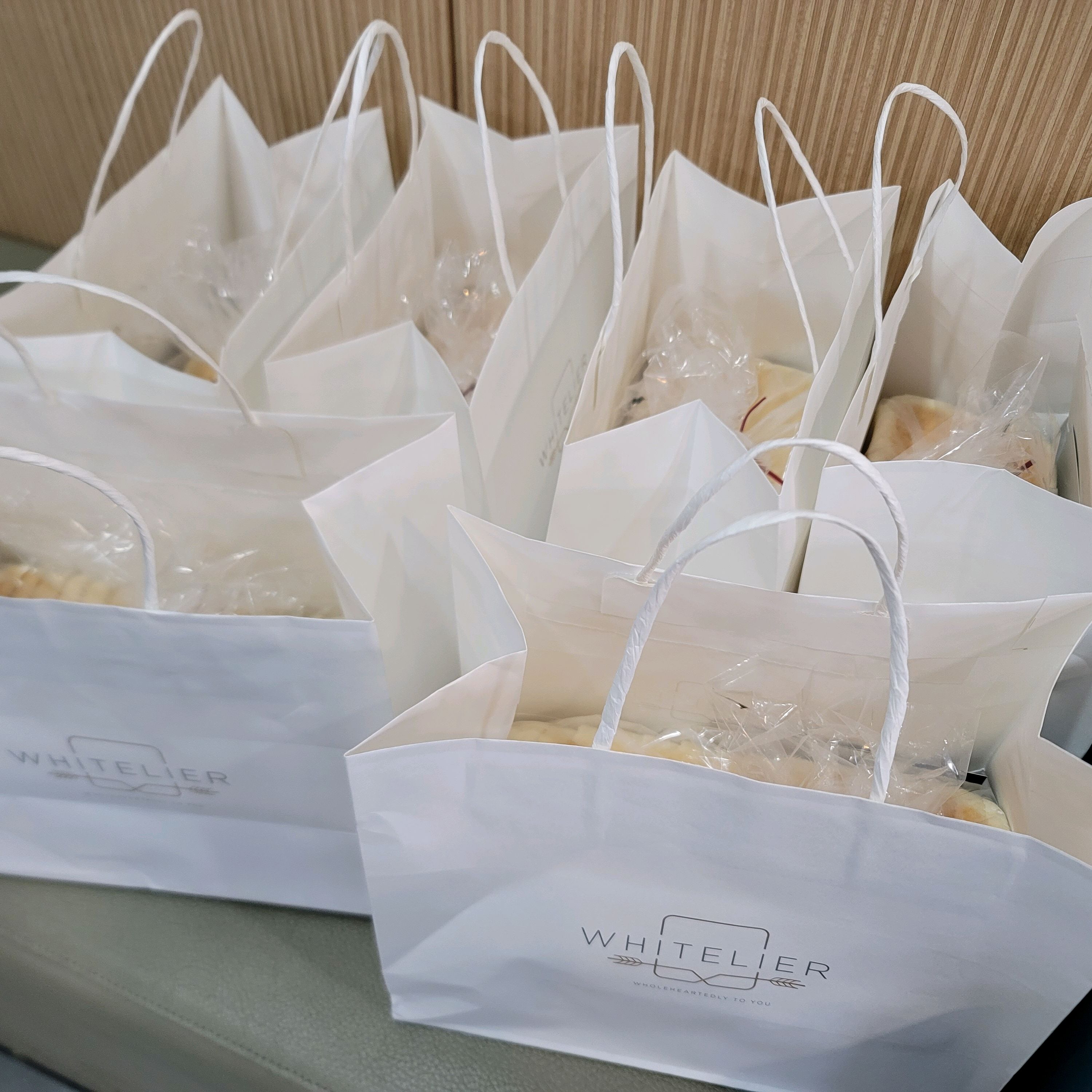 원주 갈일이 있어 가는김에 일찍 움직여 기다렸다가 10시에 딱 샀어요~~~맛은 최고에요!!