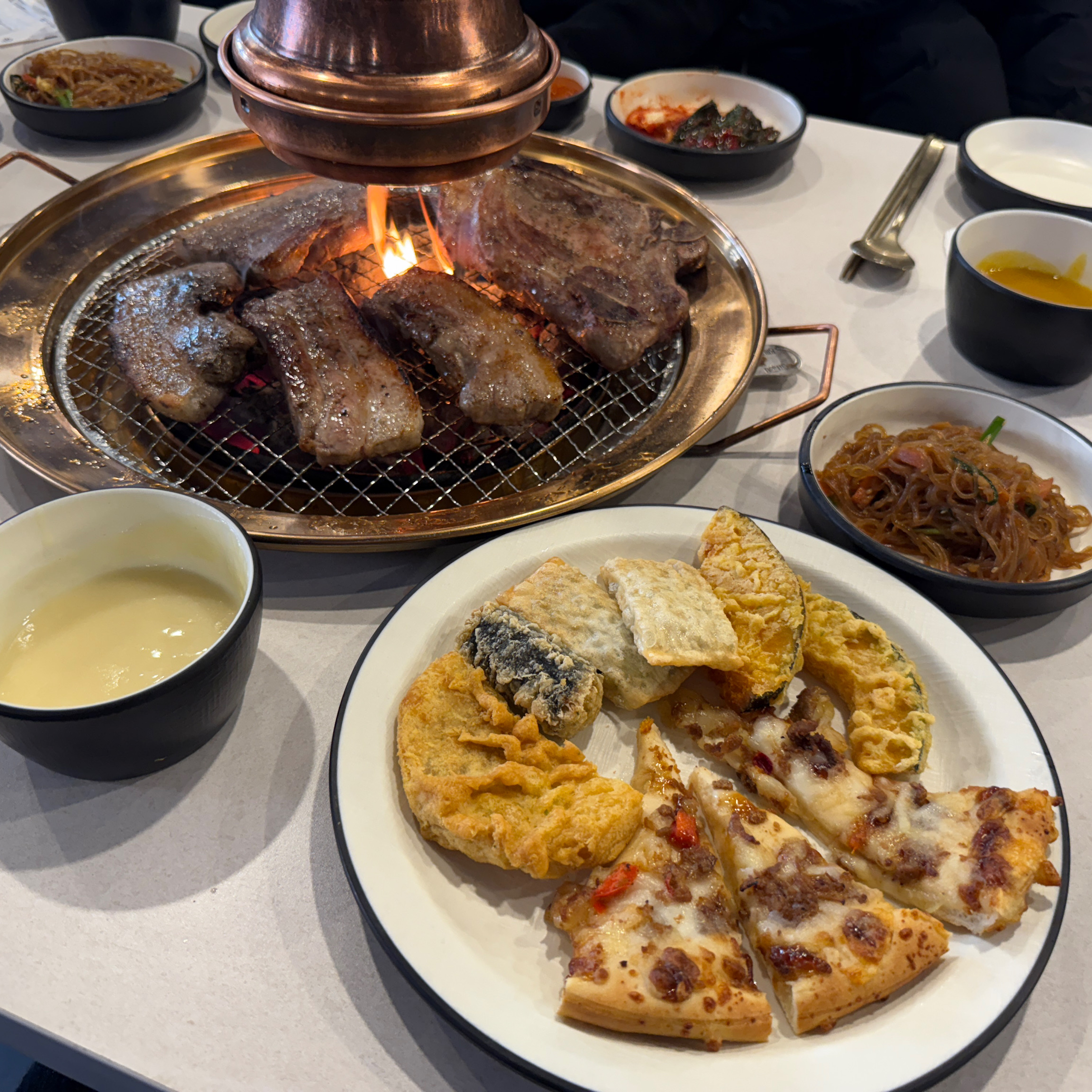 다른 브랜드만 가다가 육미제당 처음 와봤는데 일단 셀프바 가지수가 많아서 좋아요! - 안양 맛집 육미제당 안양비산점