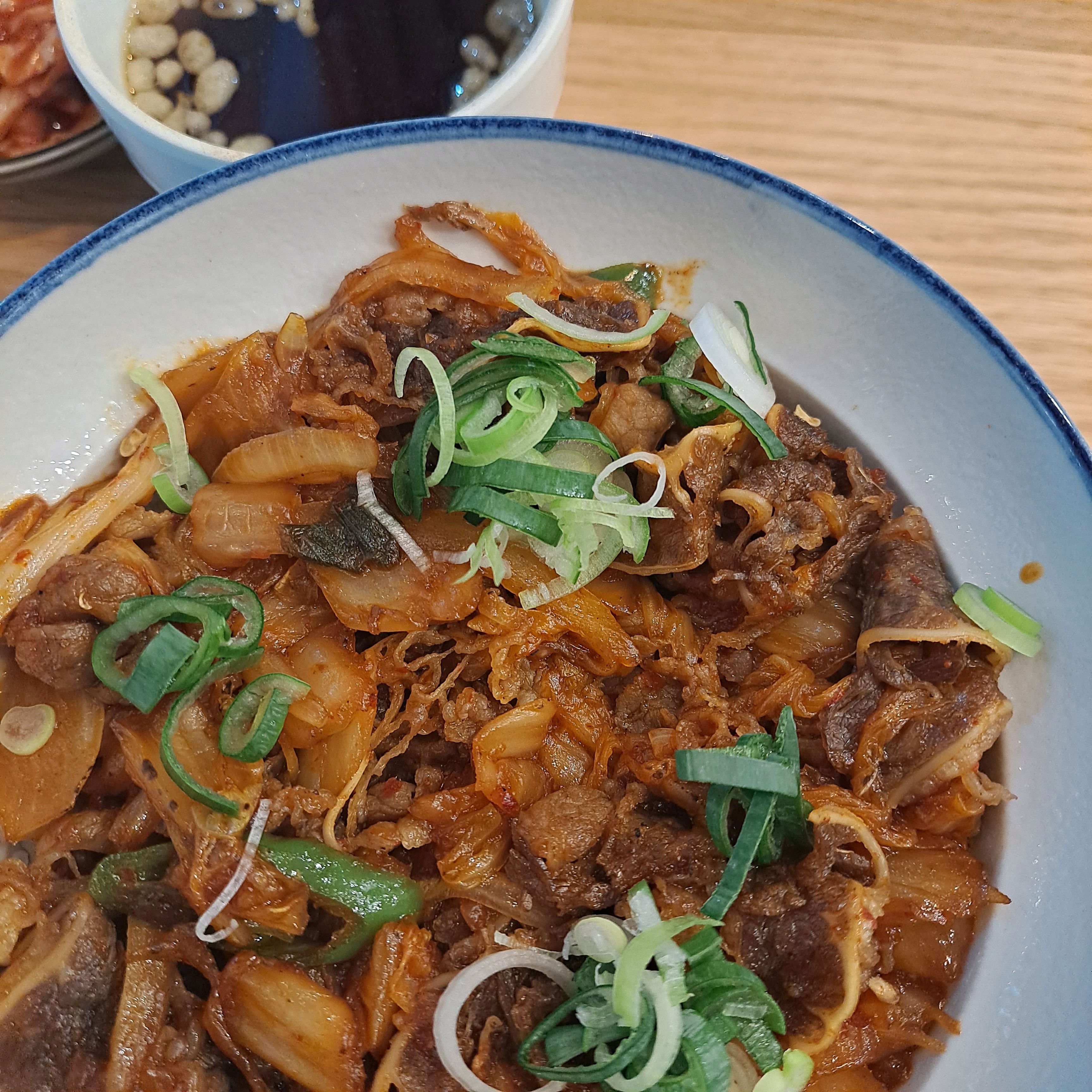 너무너무 맛있어서 또 왔네요. 자꾸만 생각나는 맛^^ 특히 규동류가 정말 제 취향이에요.