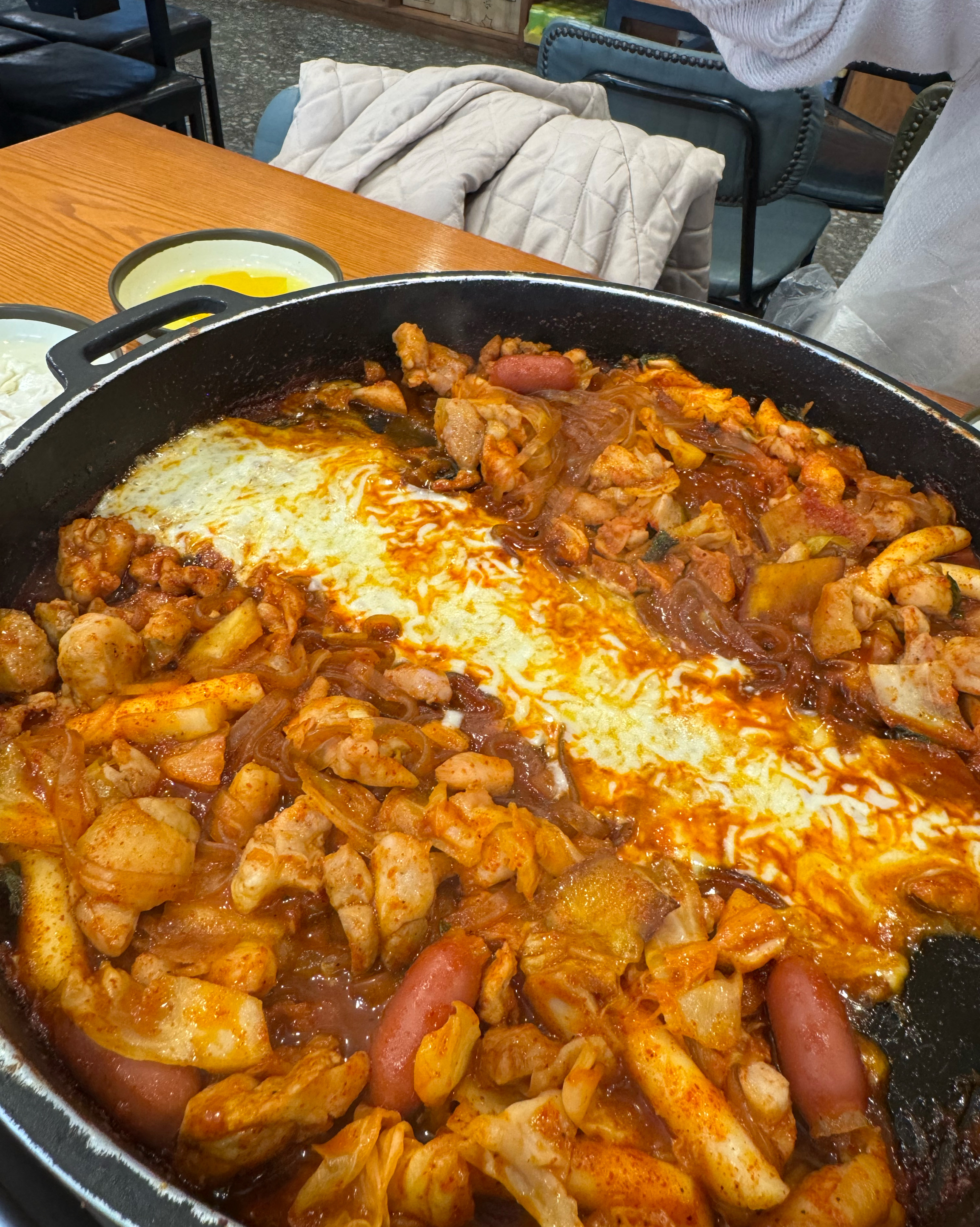 집근처라서 왔는데 양도 많고 음식도 빨리나오고 맛있어요~~ - 천호동 맛집 천호닭갈비