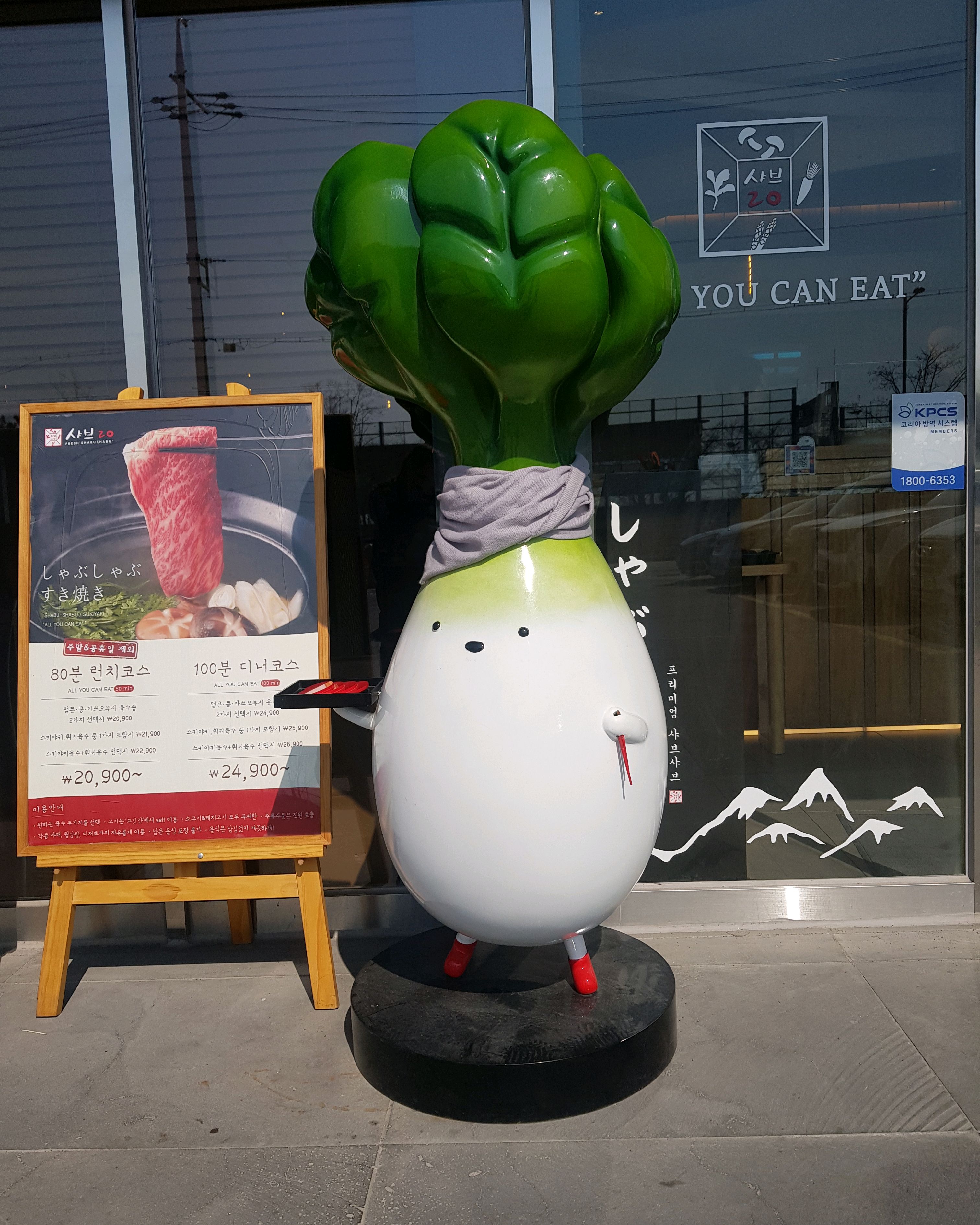 신선한 채소들과 무제한 고기로 육수도 취향에 맞게 골라 잘 먹었습니다! 닭강정과 타코야끼도