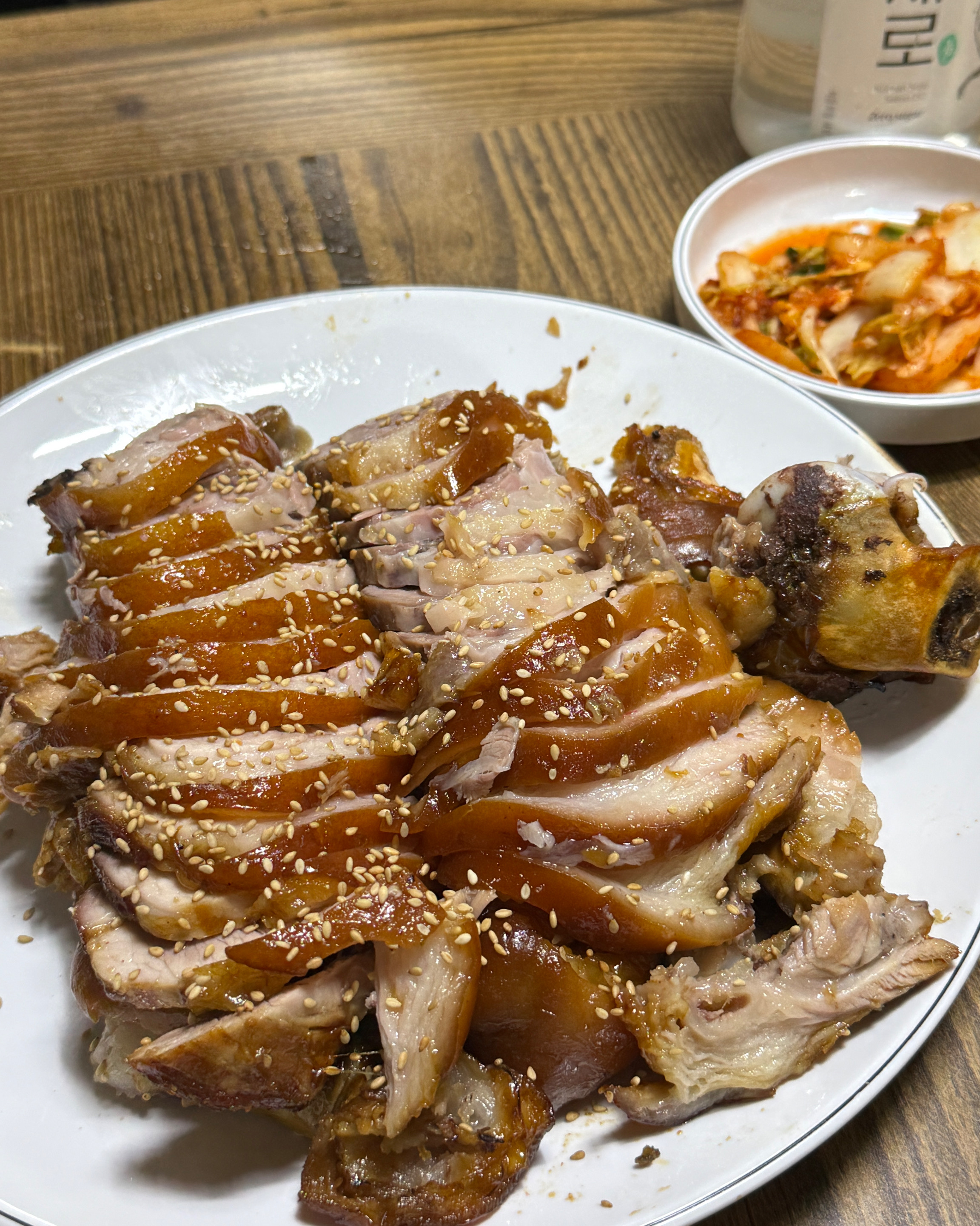 3명 먹으러가서 족발소짜리 . 어칼+어죽 3인분(섞어)서 먹었는데 배터지게 잘먹었습니다 제