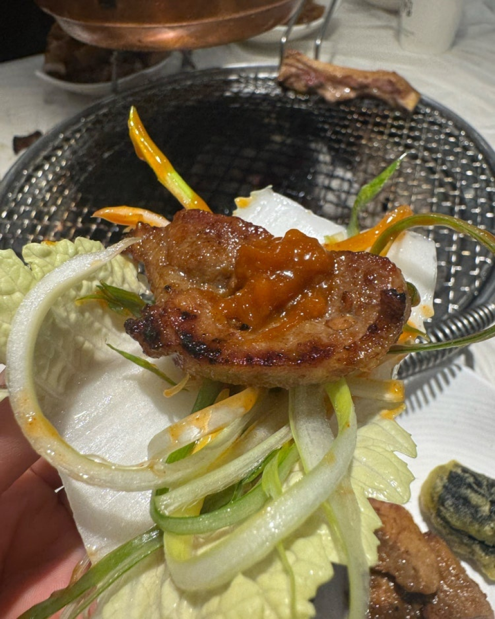 고기질 좋고 정말맛있네요. 야채도 깨끗하고 깻잎무침 존맛ㅋ 같이간 친구도 본인동네 명륜진
