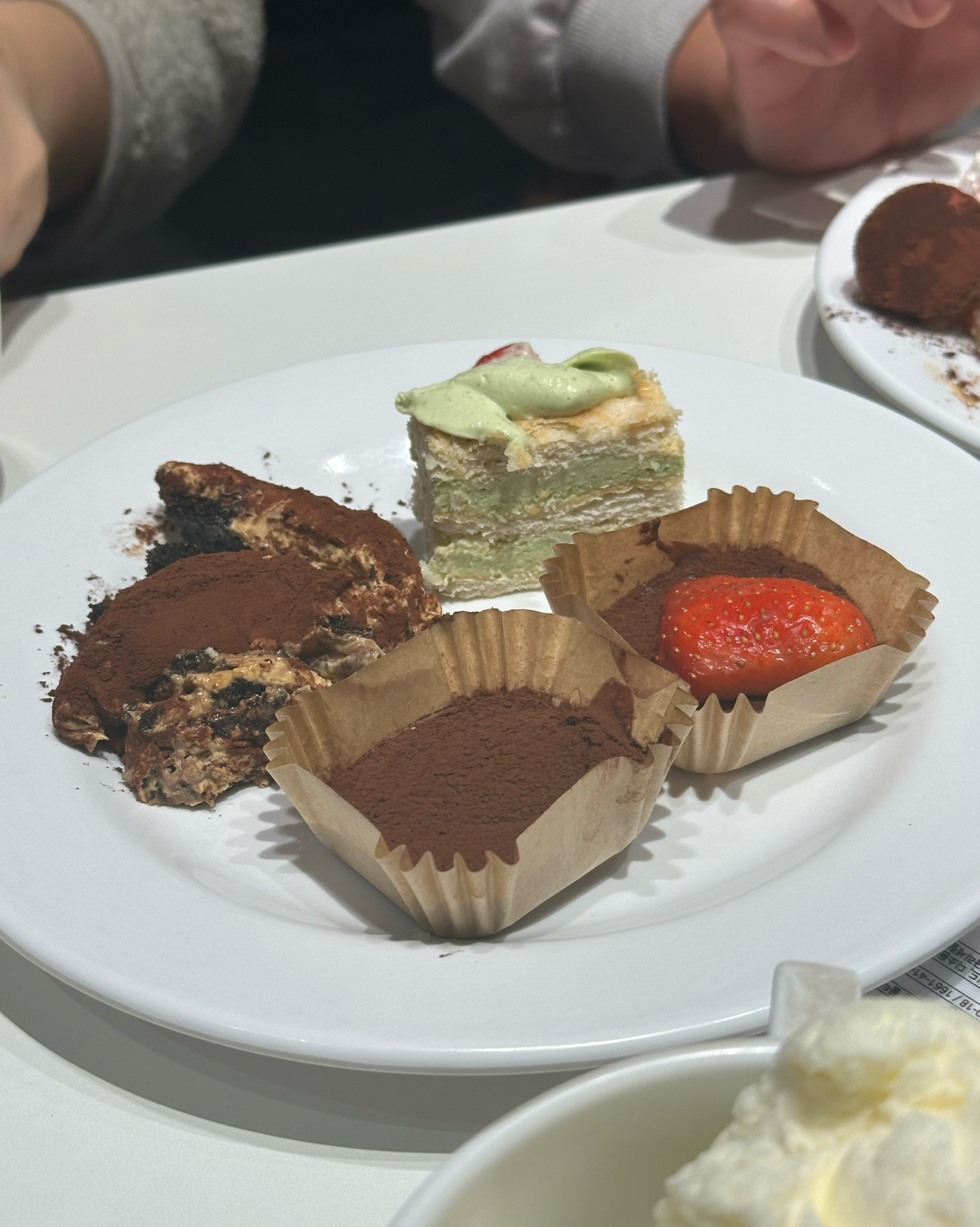 예약하고가서 바로 입장했습니다! 음식은 생각보다 빨리채워지지는 않는 것 같아요. 그래도 맛