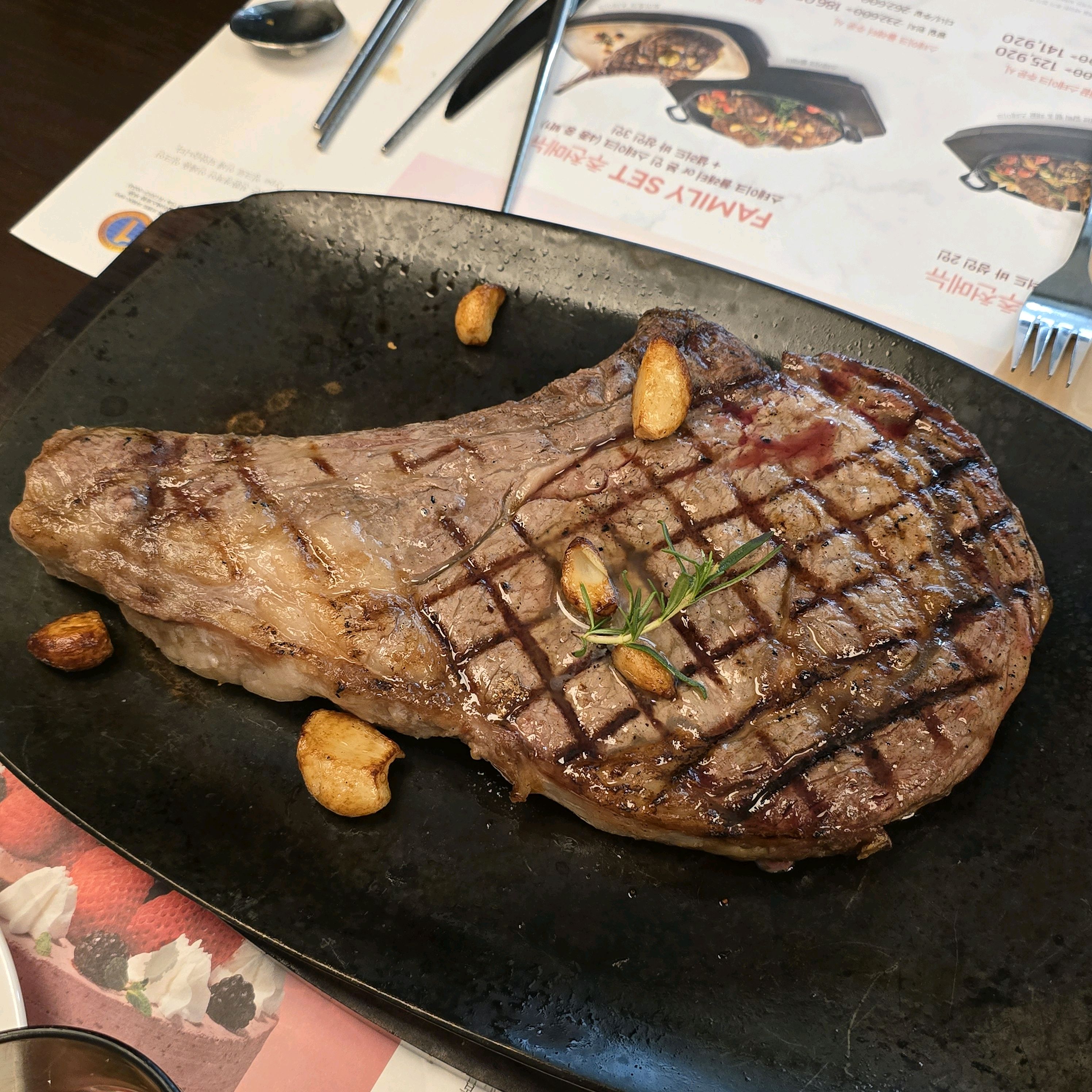 빕스 첫방문이였는데 스테이크가 진짜 너무 맛있어요👍점심 샐러드바도 나쁘지않았어요~다음에 또