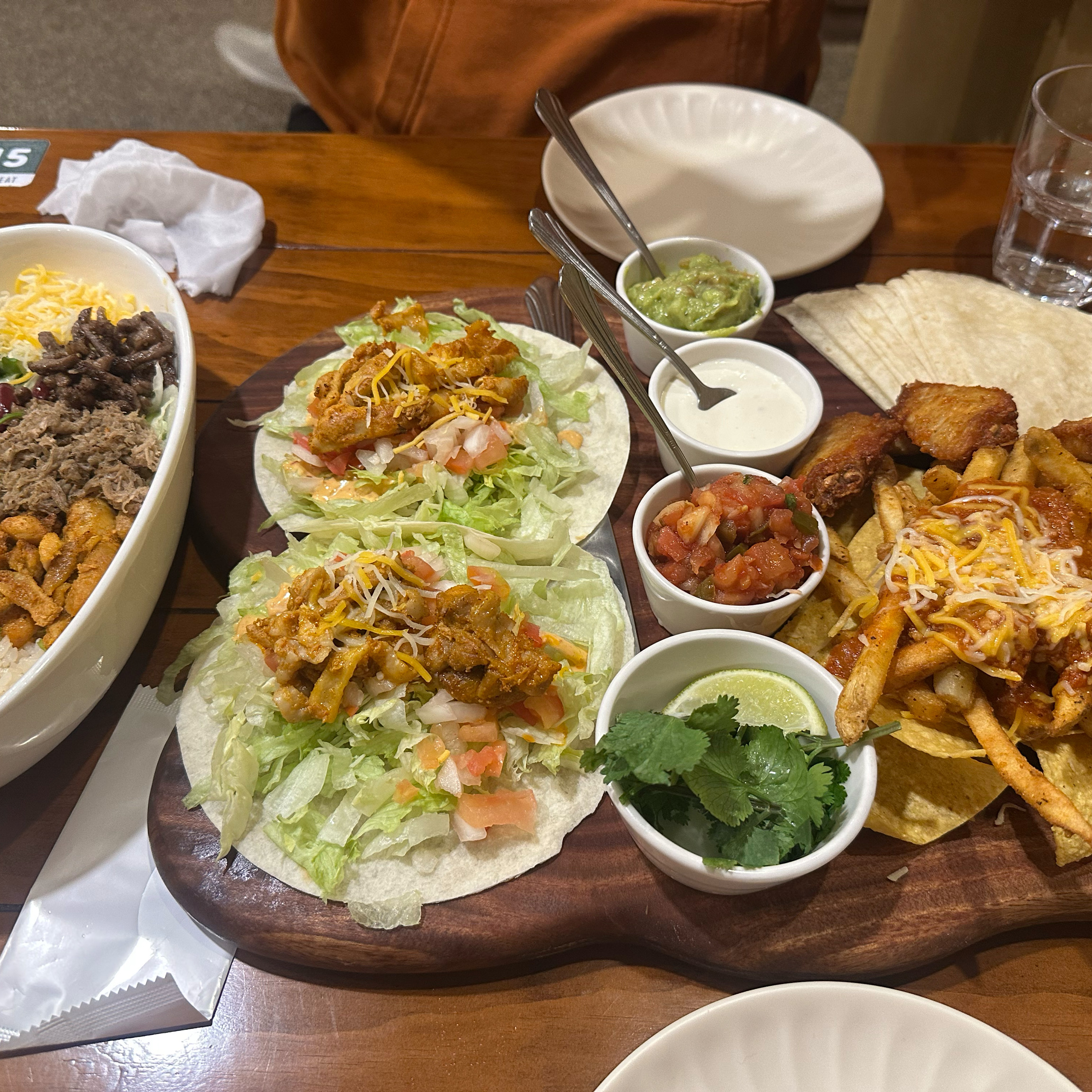 멕시칸 food 좋아하는데 맛있네요. 매장안에 손씻는곳 있어서 좋아요~ 직원분들도 친절하