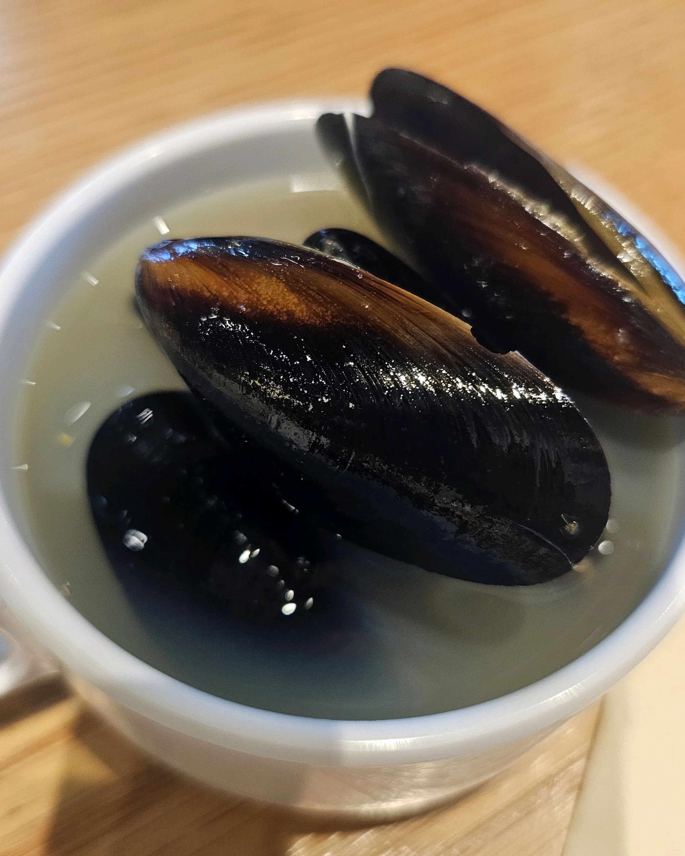 주말에 가니 디너메뉴에 나오는 홍합과 블랙치킨? 쿠앤크케잌등이 더 있네요 - 유성온천 맛집 피자몰 NC대전유성점