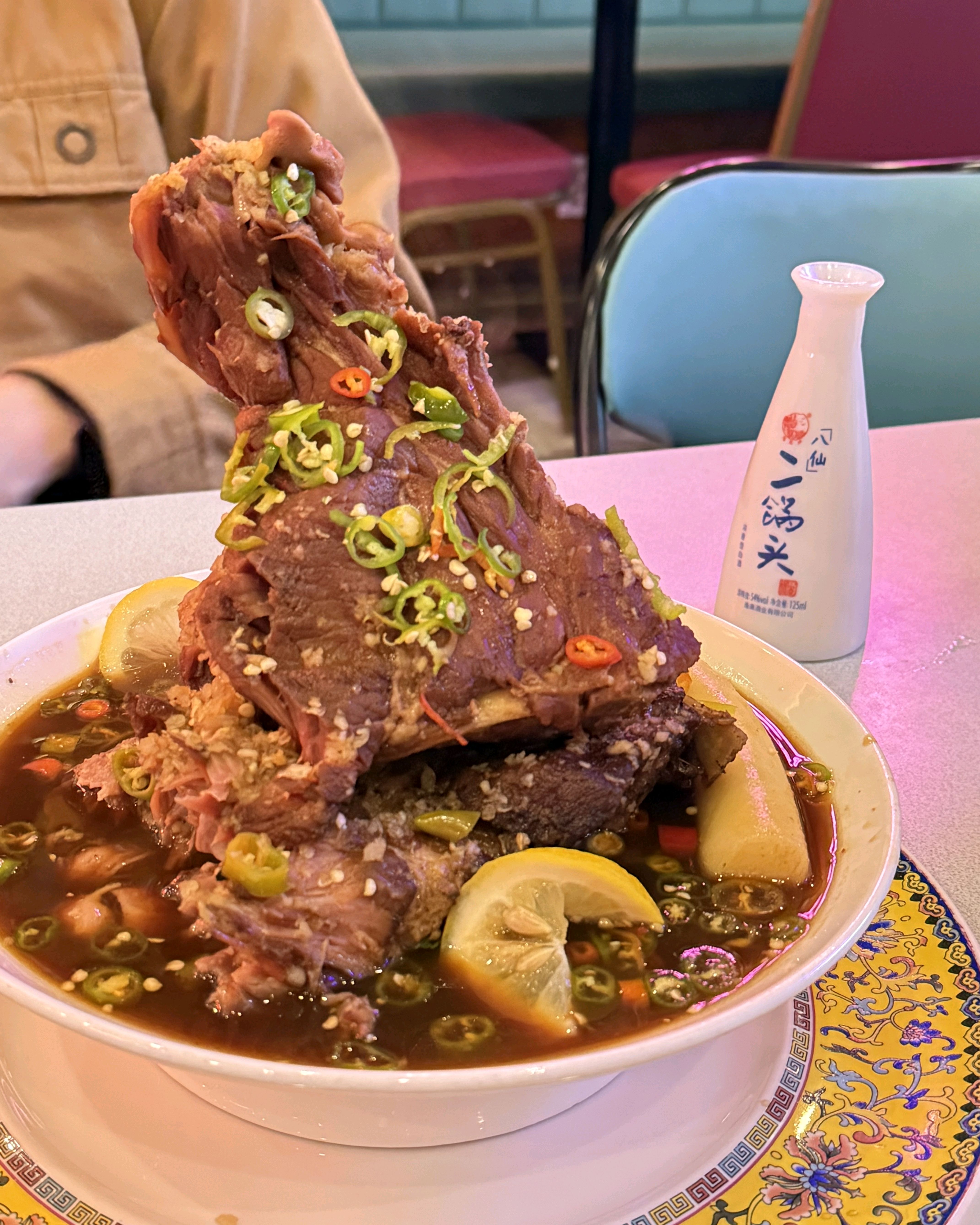 요리에 대한 사장님의 도전심이 엿보이는, 맛있는 안주가 있는 곳. 다음번이 기대 되는 곳