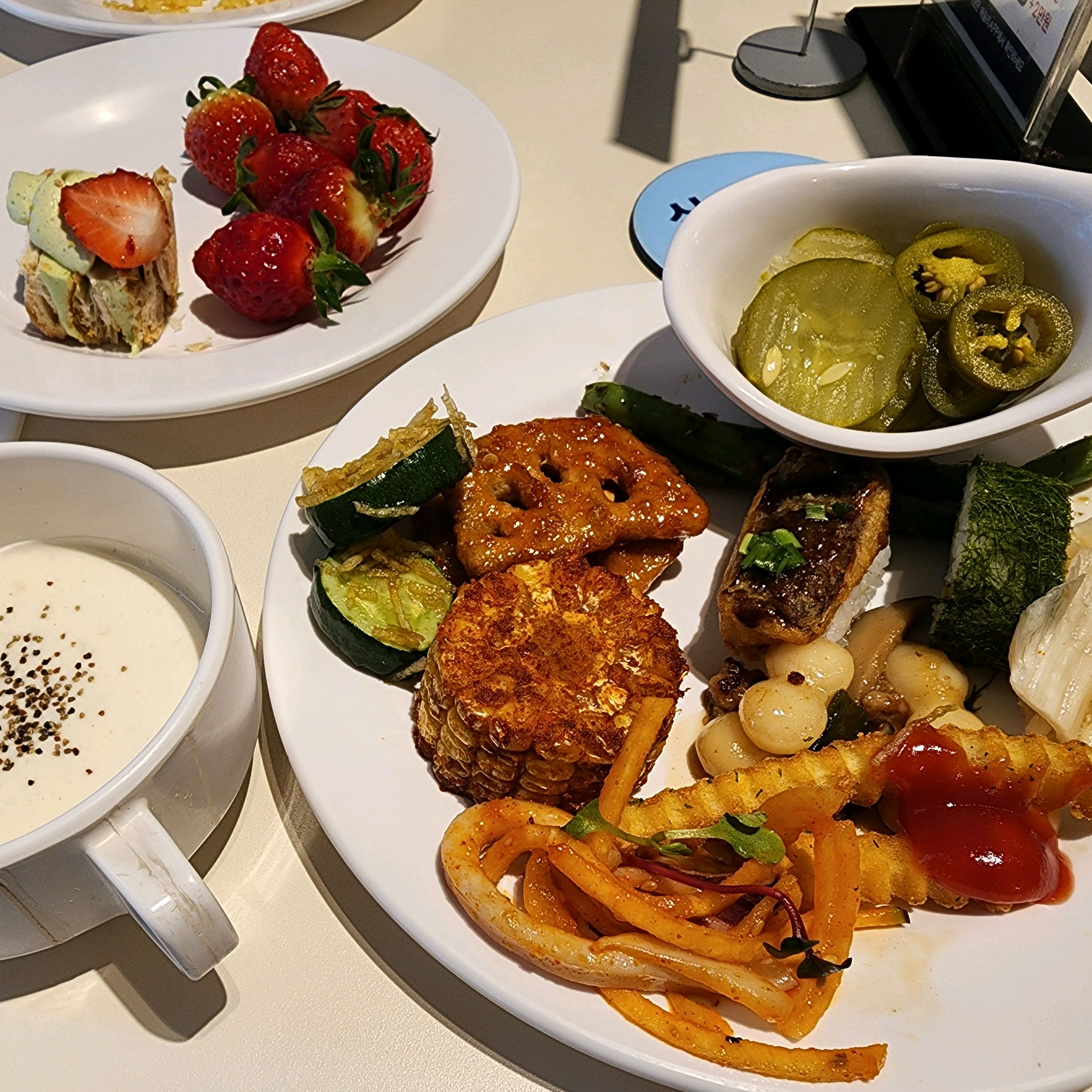 올만에오니 더맛나게먹고가게되었다눈..  이모랑 동생이랑 즐거운시간보냈네요 - 광교 맛집 애슐리퀸즈 광교아브뉴프랑점