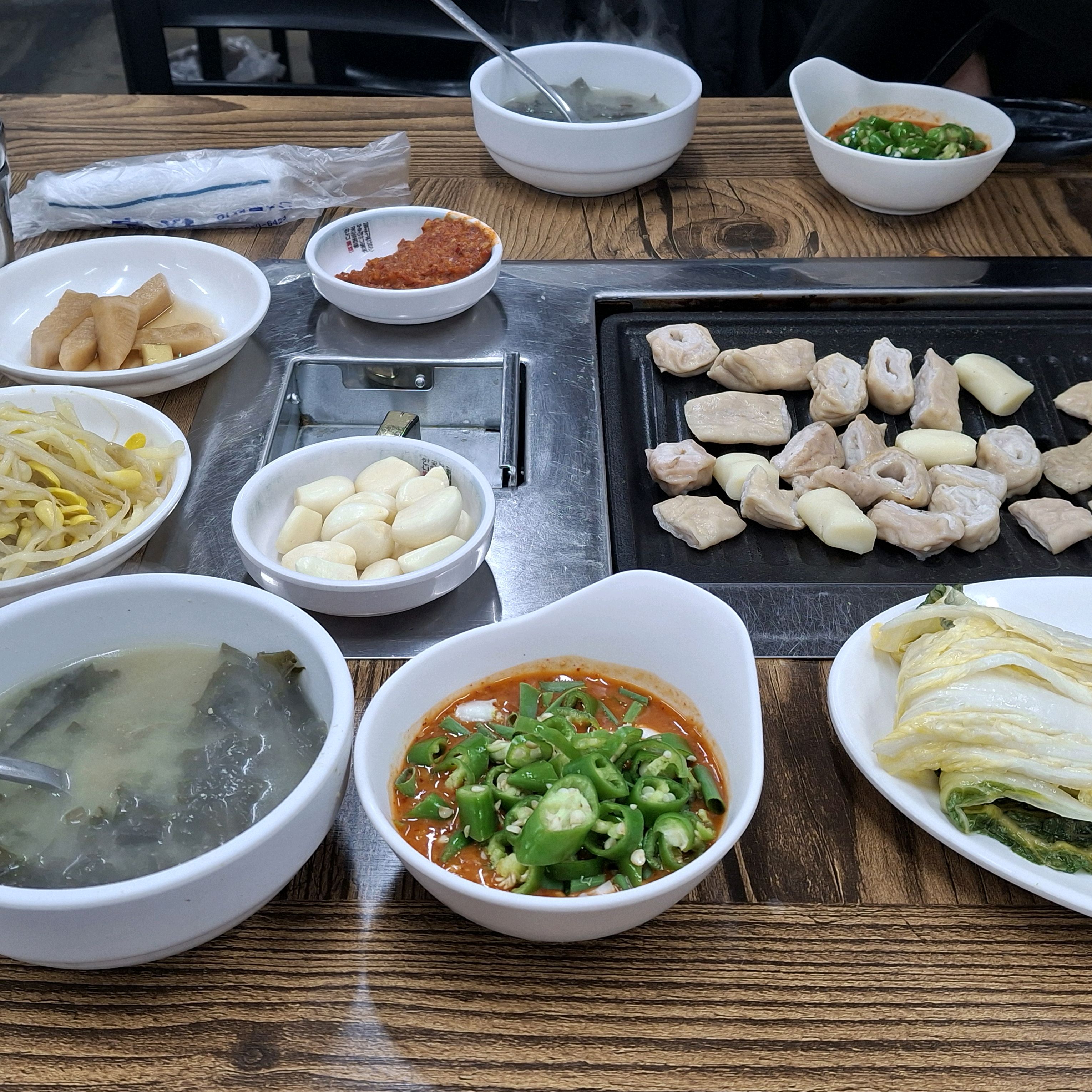 막창의 고소함과 쌈장의 구수함, 물김치의 - 대구 맛집 효목골막창