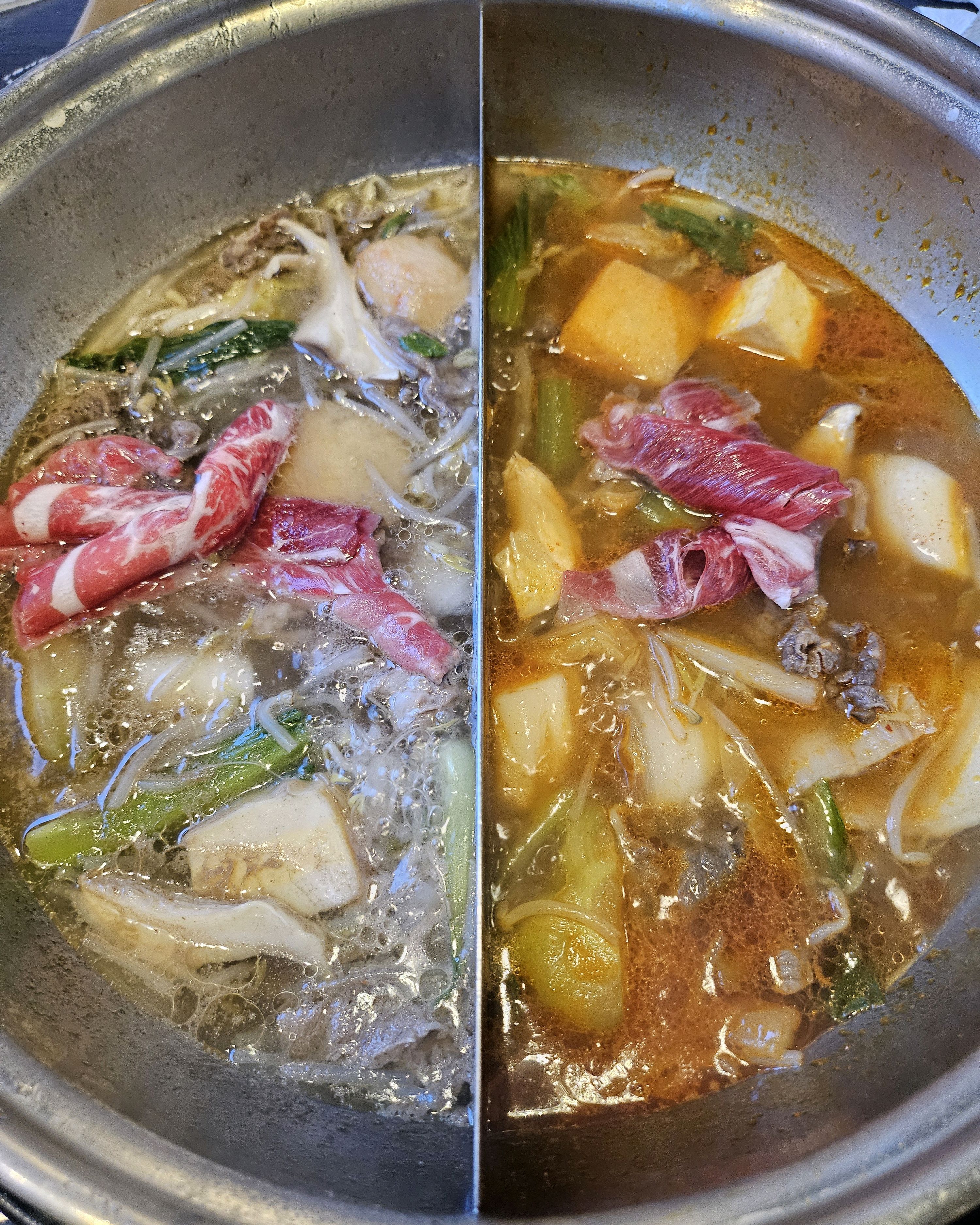 엄마 모시고 갔는데 잔뜩 먹을수 있어서 좋았습니다 - 홍제동 맛집 소담촌 강릉유천점
