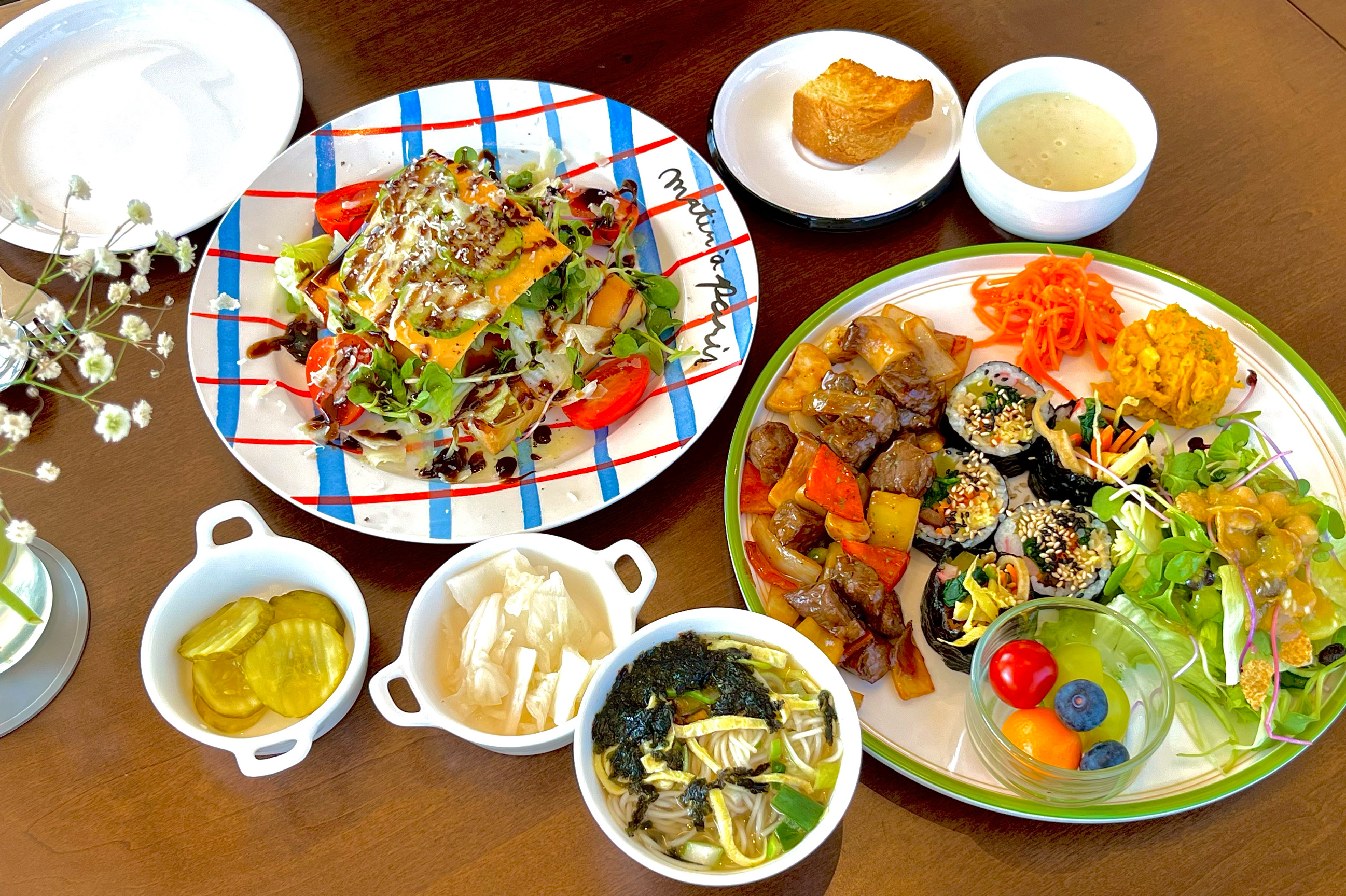처음와봤는데 사장님, 직원분들도 친절하시고 음식도 맛있네요ㅎㅎ뷰도 좋고 오랜만에 평화로운