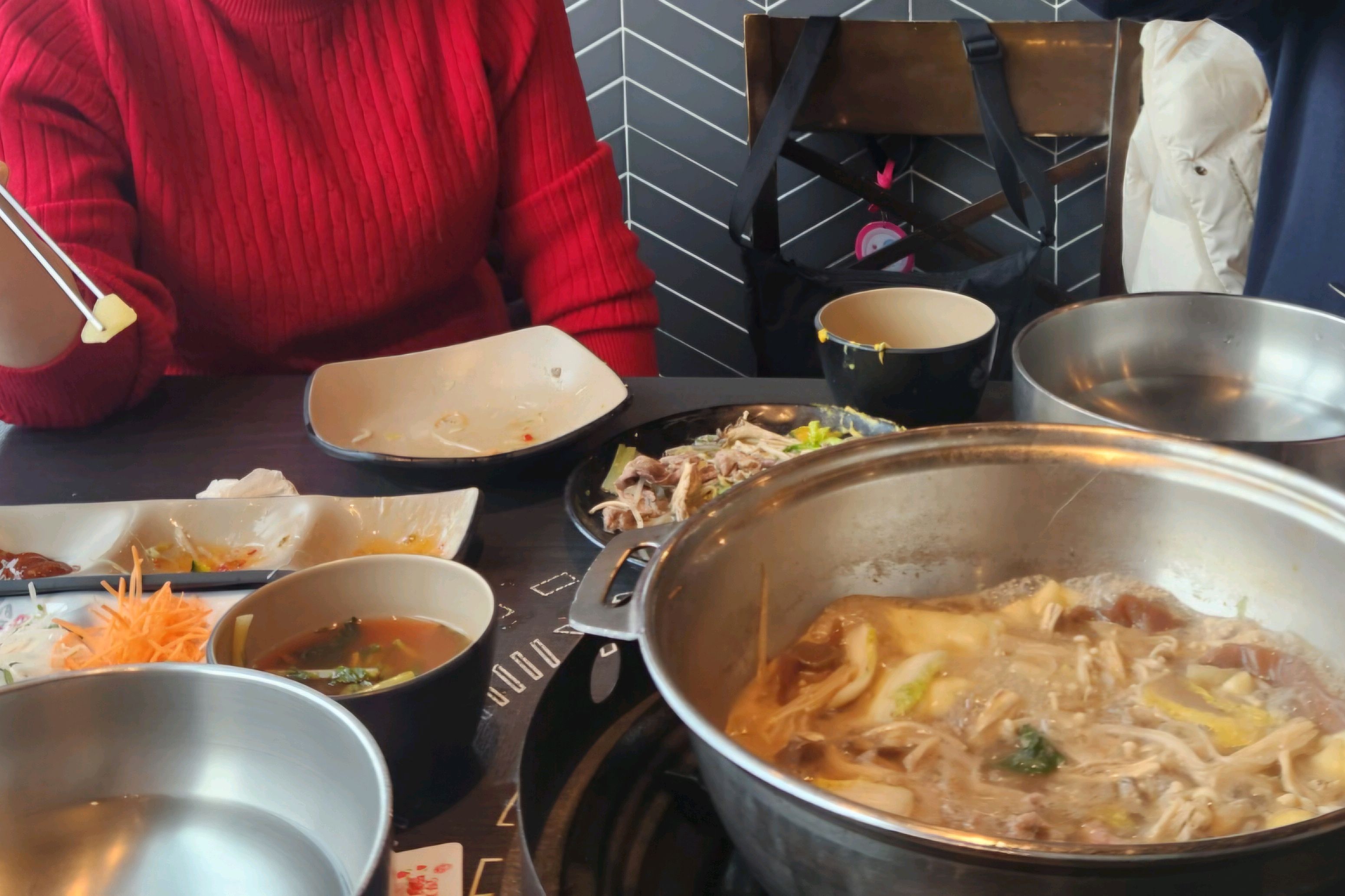 모처럼 만화에 따라야 하고 외식입니다. 소담촌에서 맛있는 신선한 야채와 국수를 또 마지막으