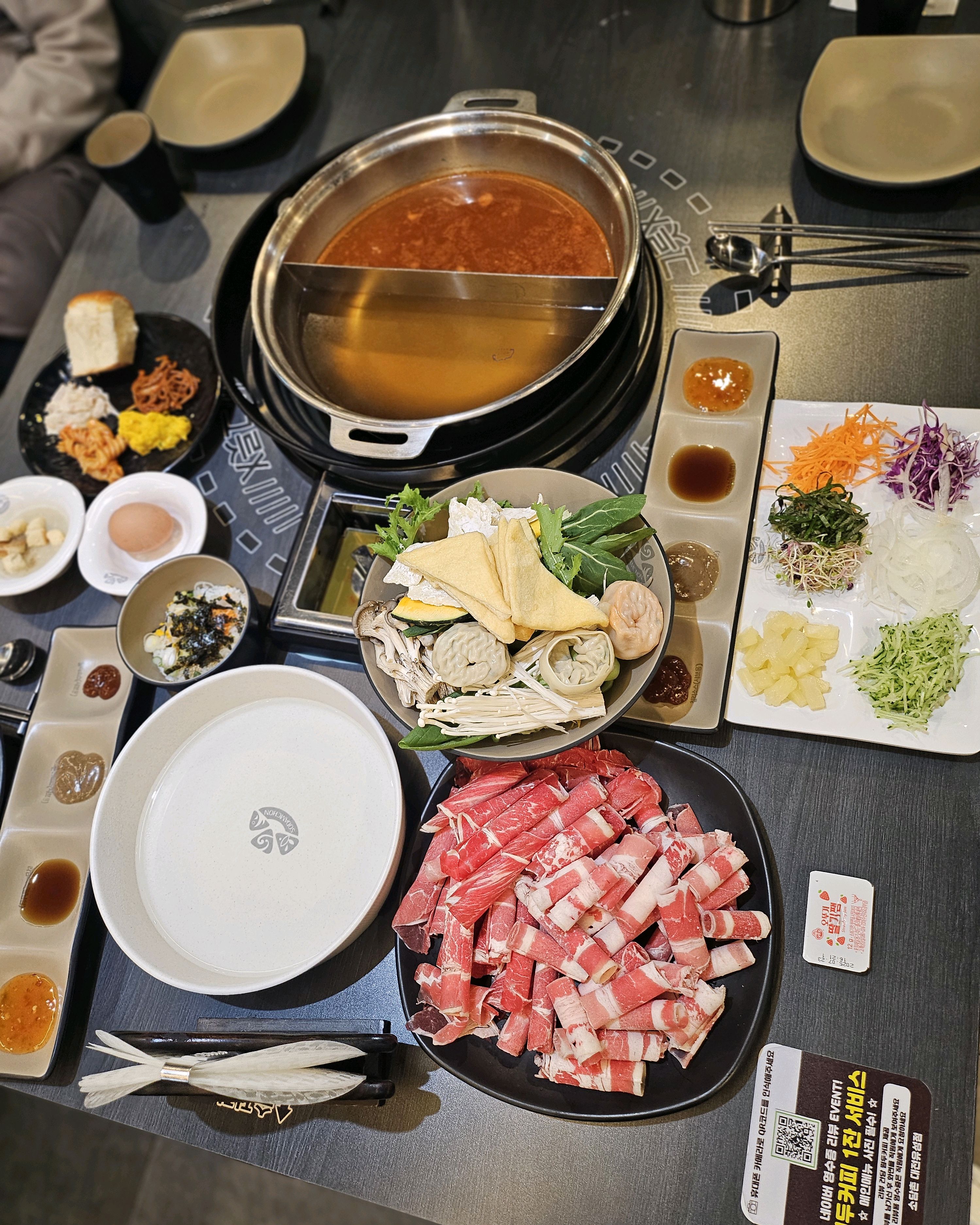 샤브샤브 넘 맛있어요!! 재료도 신선하고 매장도 넓고 깨끗해서 가족모임하기 좋을 것 같아요