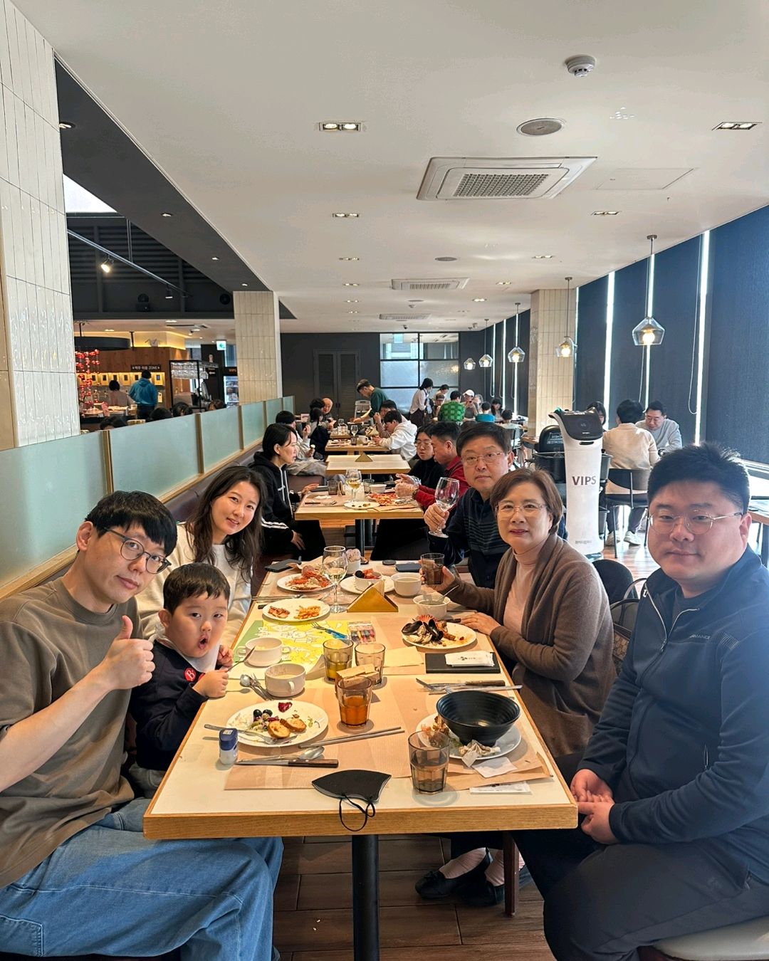 가족과 즐거운 시간이었읍니다.딸기  너 무 많이 멓었나 봐요.ㅋㅋ - 아주대 맛집 빕스 아주대점
