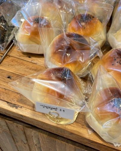 쌀밤팥빵 너무너무 제취향이네요. - 제주 맛집 행복밀