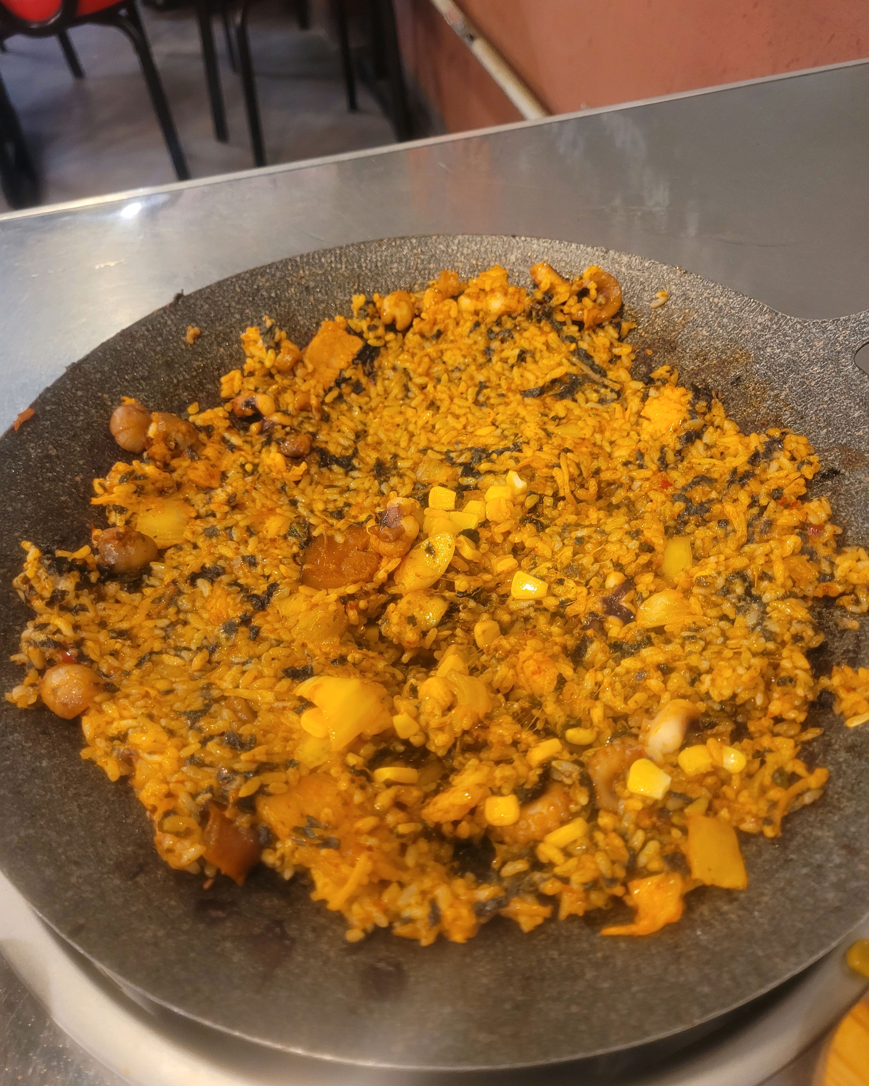 이곳 쭈꾸미는 다른곳과 다르게 통통하이 맛들어지면서 남은 국물에 볶음밥을 볶아먹으면 이것이