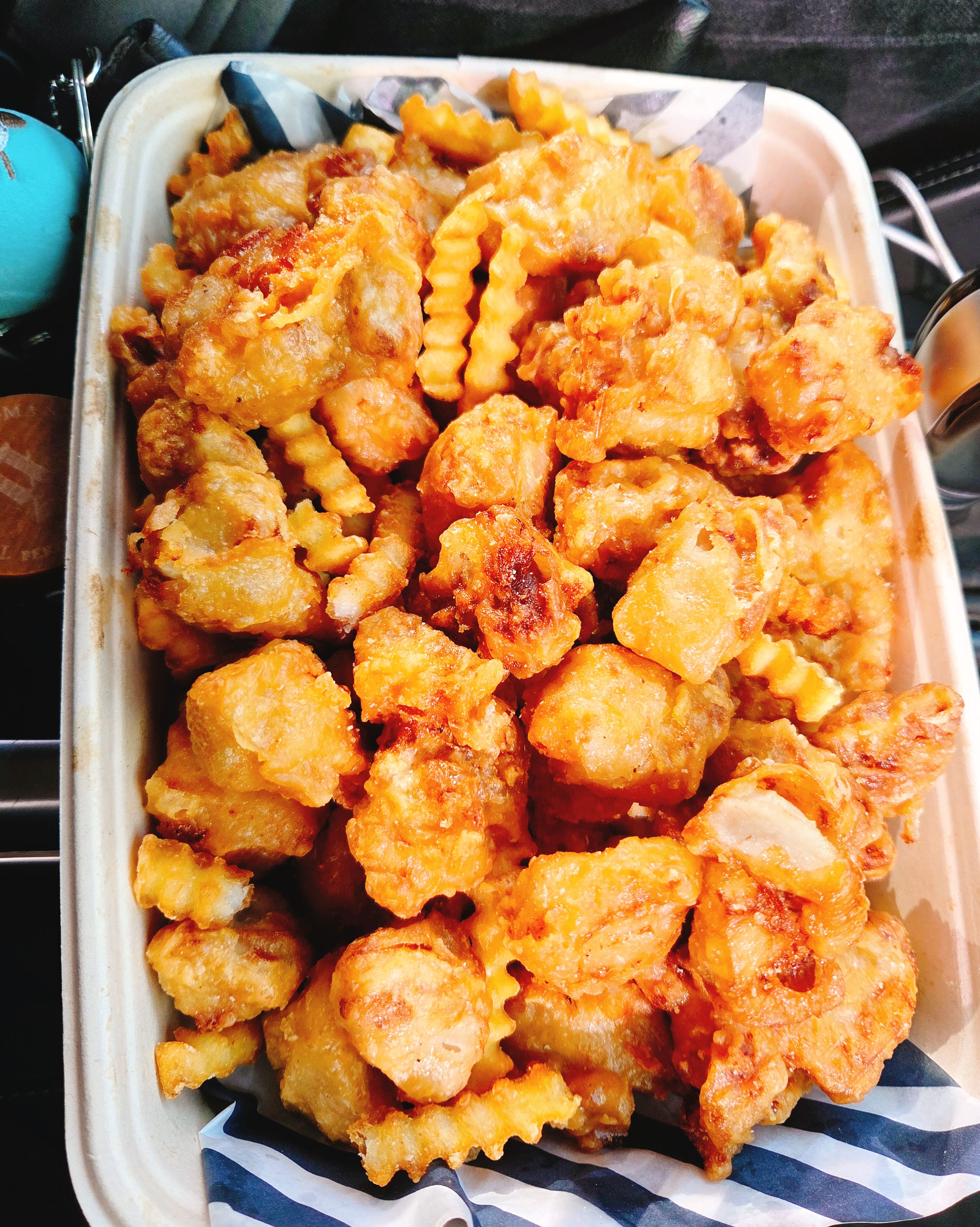모임 후 아이들 주려고 치킨 구매~ 고소한 냄새에 참지 못하고 차안에서 먹어버렸네요 - 수지 맛집 애슐리퀸즈 롯데몰 수지점