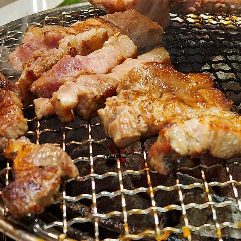 통삼겹살+스테이크 미쳤습니다. - 신촌 맛집 명륜진사갈비 서울신촌점
