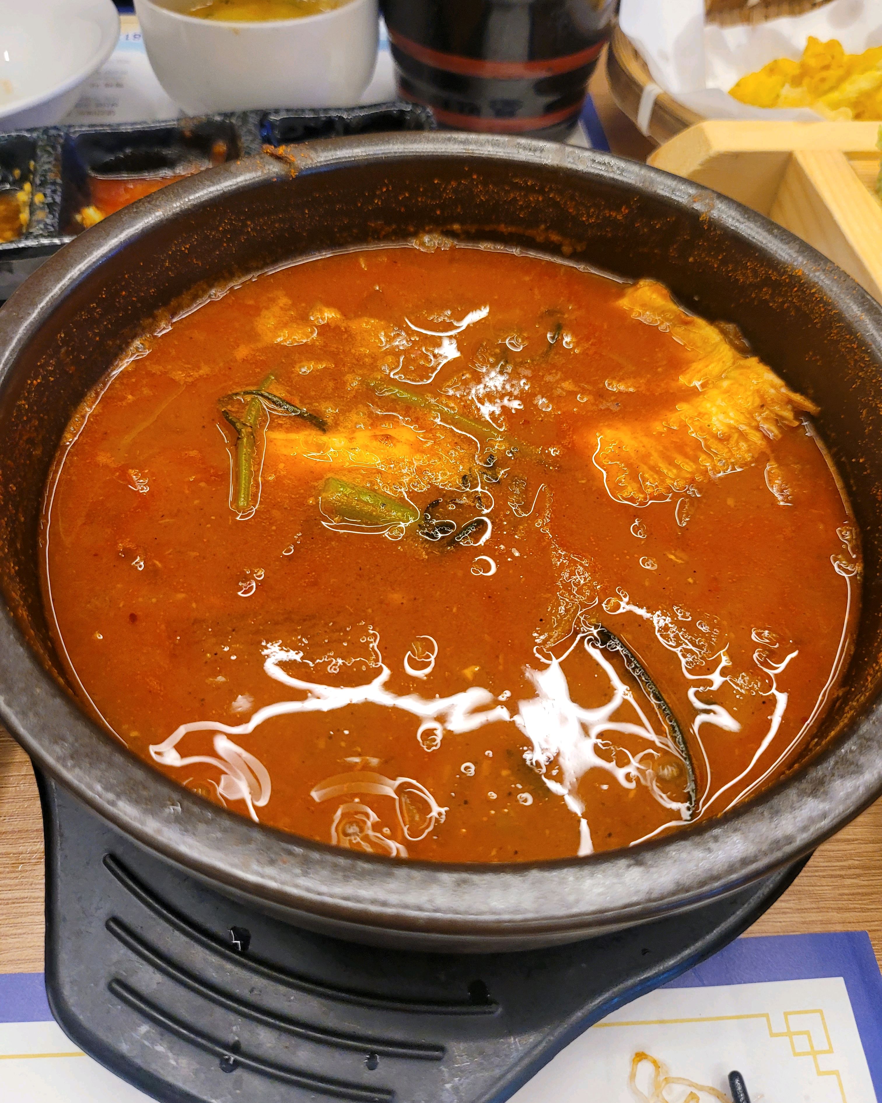 숙성회는 확실히 활어보다 식감이 부드럽네요. 저는 단단한거 좋아하는데 ㅠ 1인 4만원 스끼