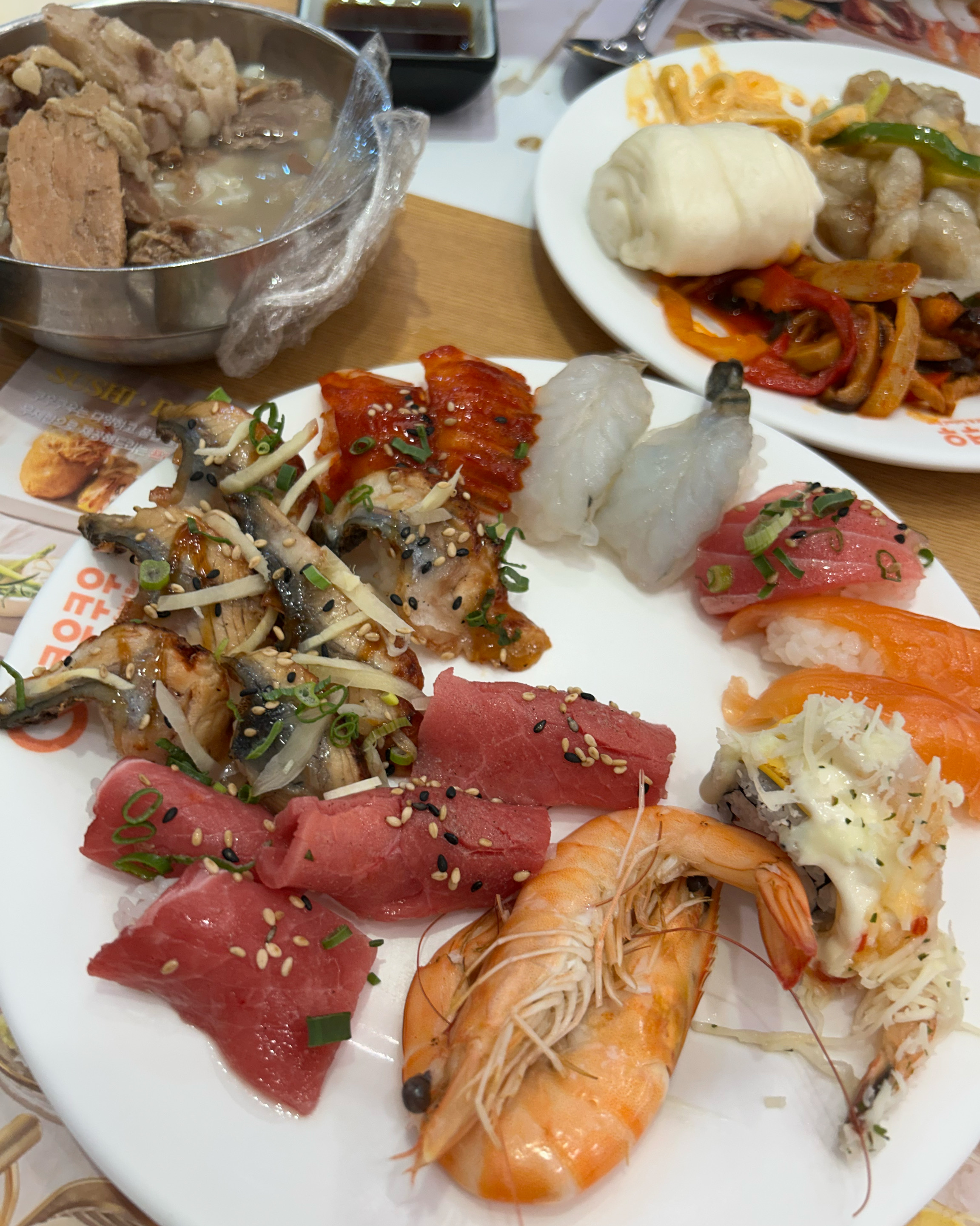 종류 완전 많고 음식이 다 맛있고 신선해요 가성비 가심비 조아요! - 광주 상무지구 맛집 쿠우쿠우 광주상무점