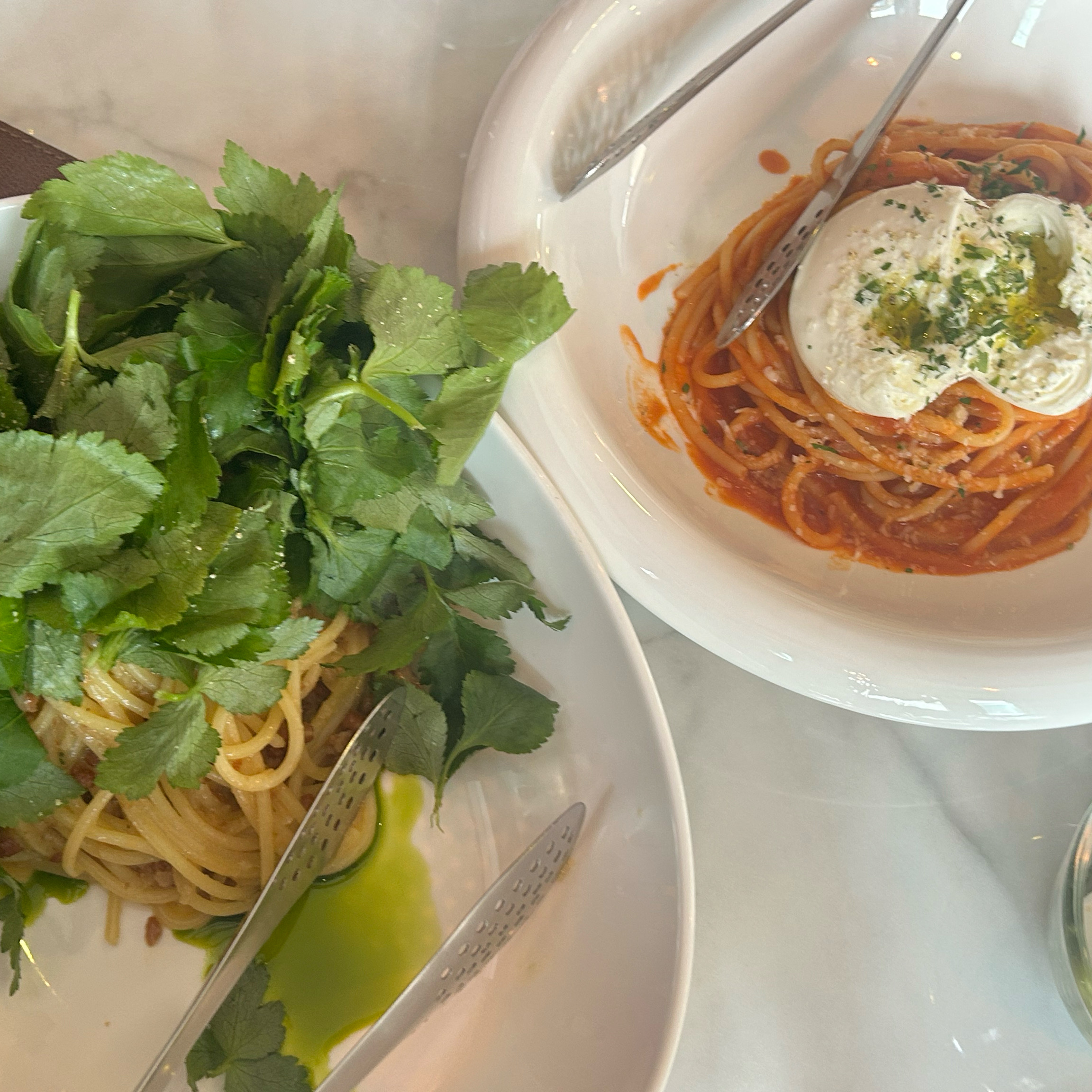 만년동에 위치한 파스타와 스테이크 맛집이에요. 다양한 와인이 있어 모임이나 데이트하기 좋은