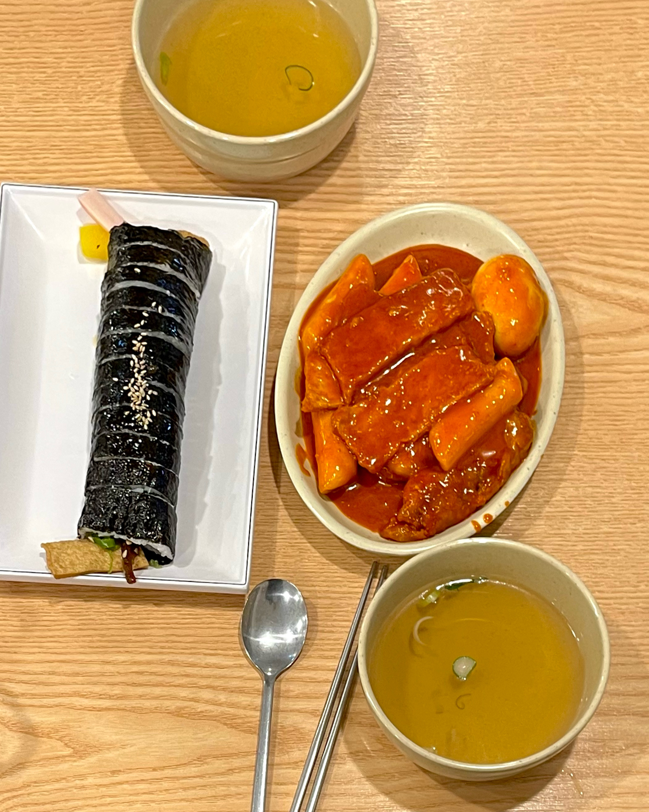 떡볶이 소스가 독특해요 처음에 먹었을 땐 약간 달달하니 심심한가 싶었는데 집에 오니 자꾸