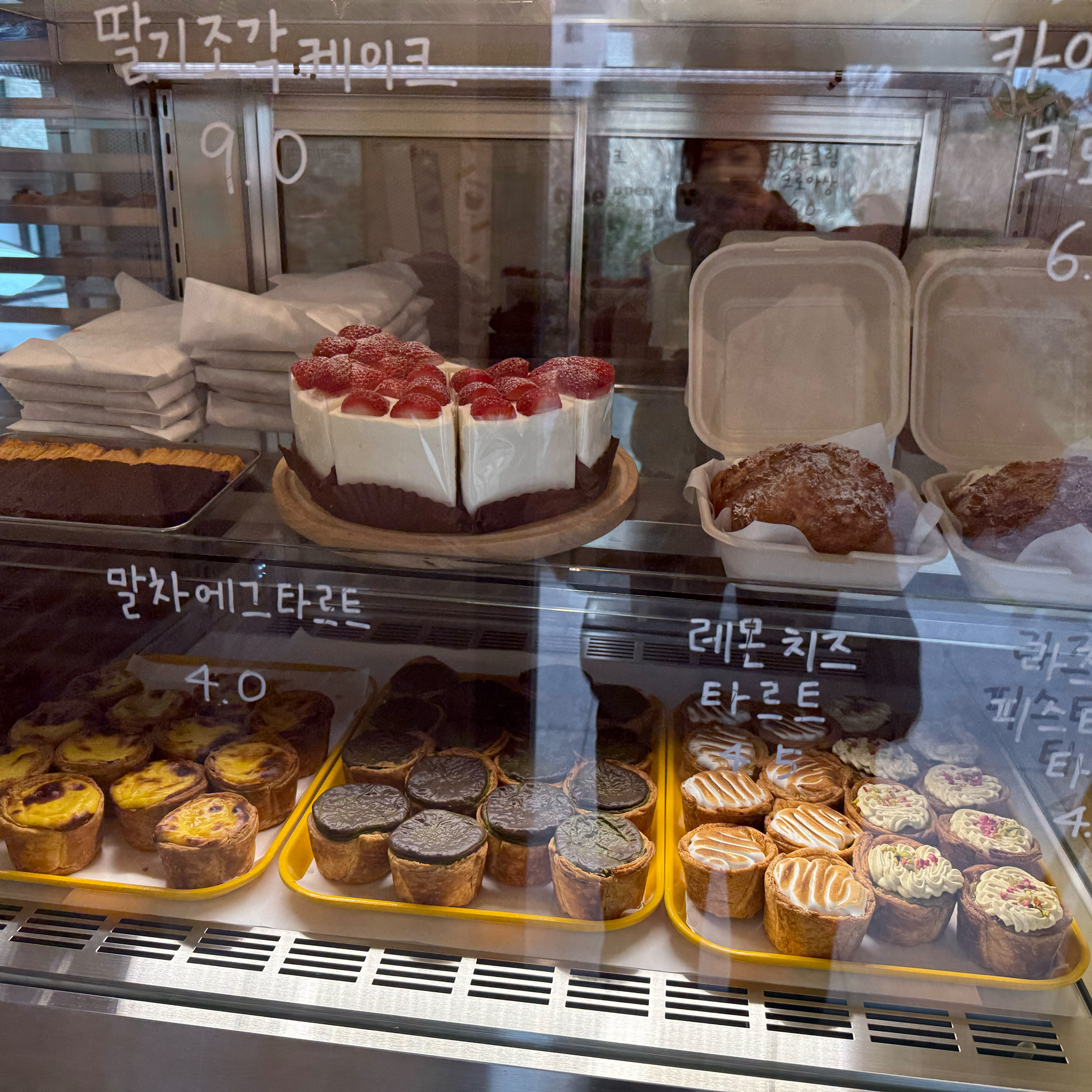 골목 안에 작은 가게이지만 타르트는 결코 작지 않아요:) - 제주 맛집 베이커블