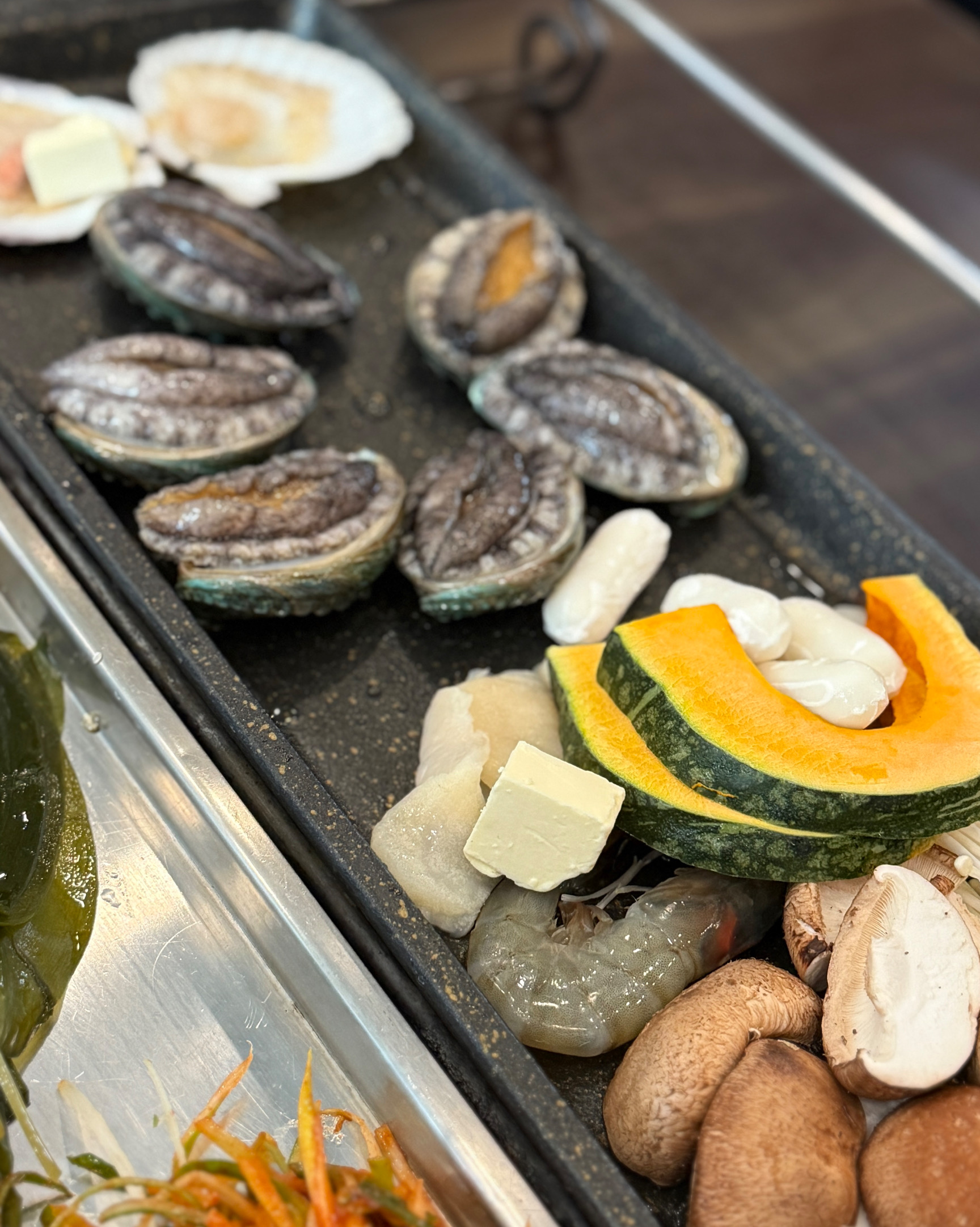 양도 많고 배부르게 먹었어여 ! 예약안하면 못올거 같은데 평일에도 웨이팅이 ㄷㄷ,,, 진짜