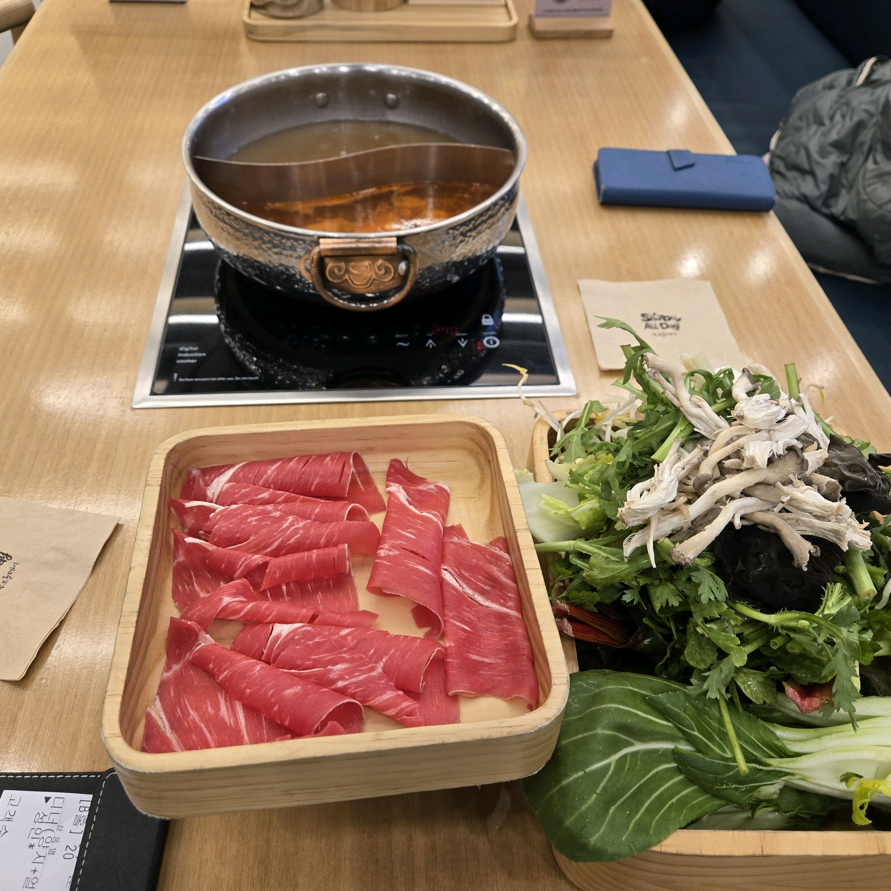 친절하고 음식도 맛있고 다양하게 준비되어있어 다음에 지인들과 한번 더 오고 싶어요 - 울산 동구 맛집 샤브올데이 울산동구점