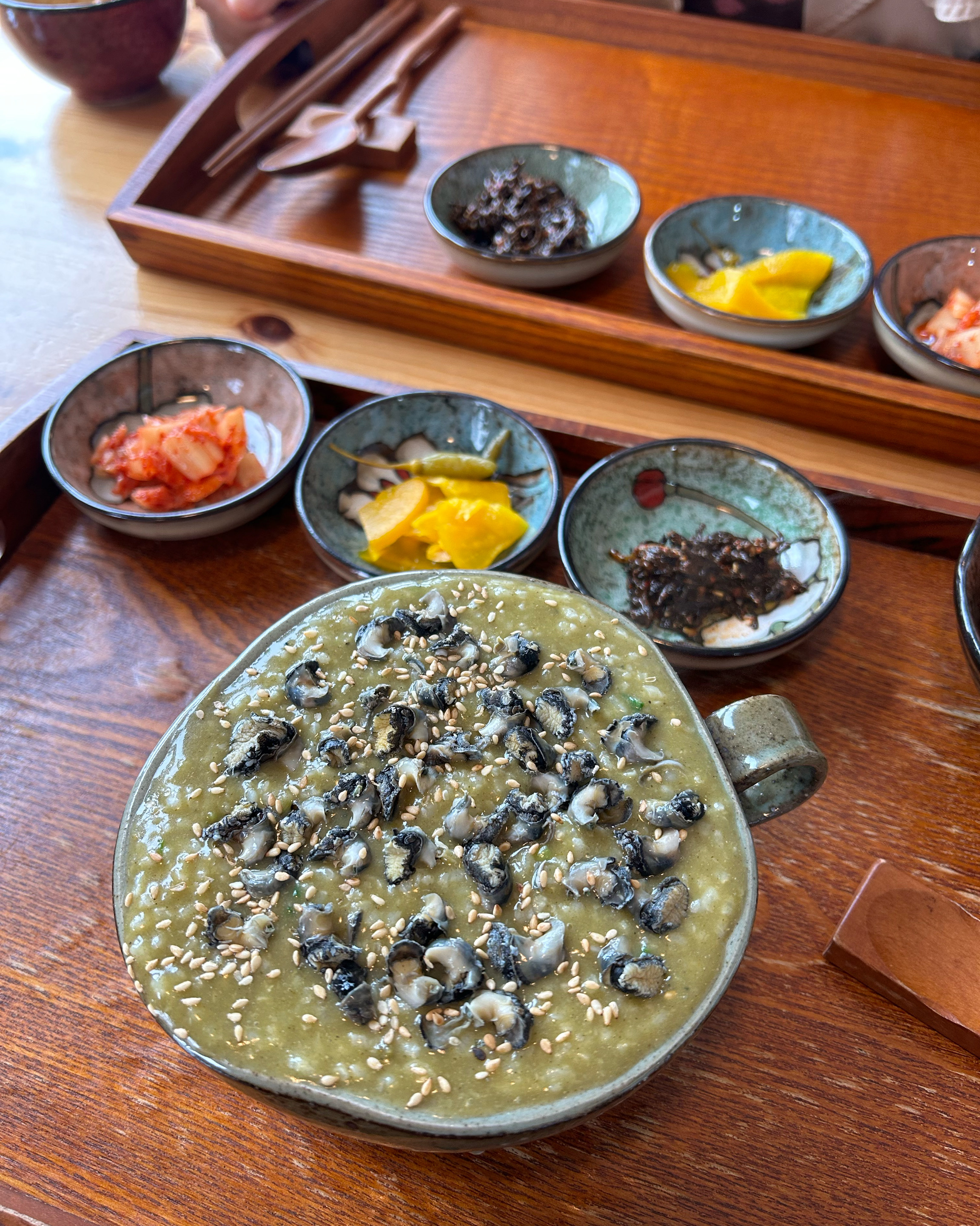 기대하고 갔는데 맛있었어요!! 톳보리밥이 사실 젤 자극적이라 젤 맛있었고 보말 하나도 안