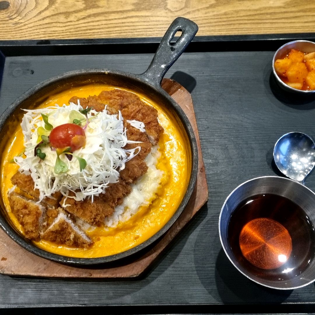 치즈롤카츠 품절... 다른 치즈돈까스를 시켰으나 내 취향은 아니었음 그래도 돈까스는 맛있음