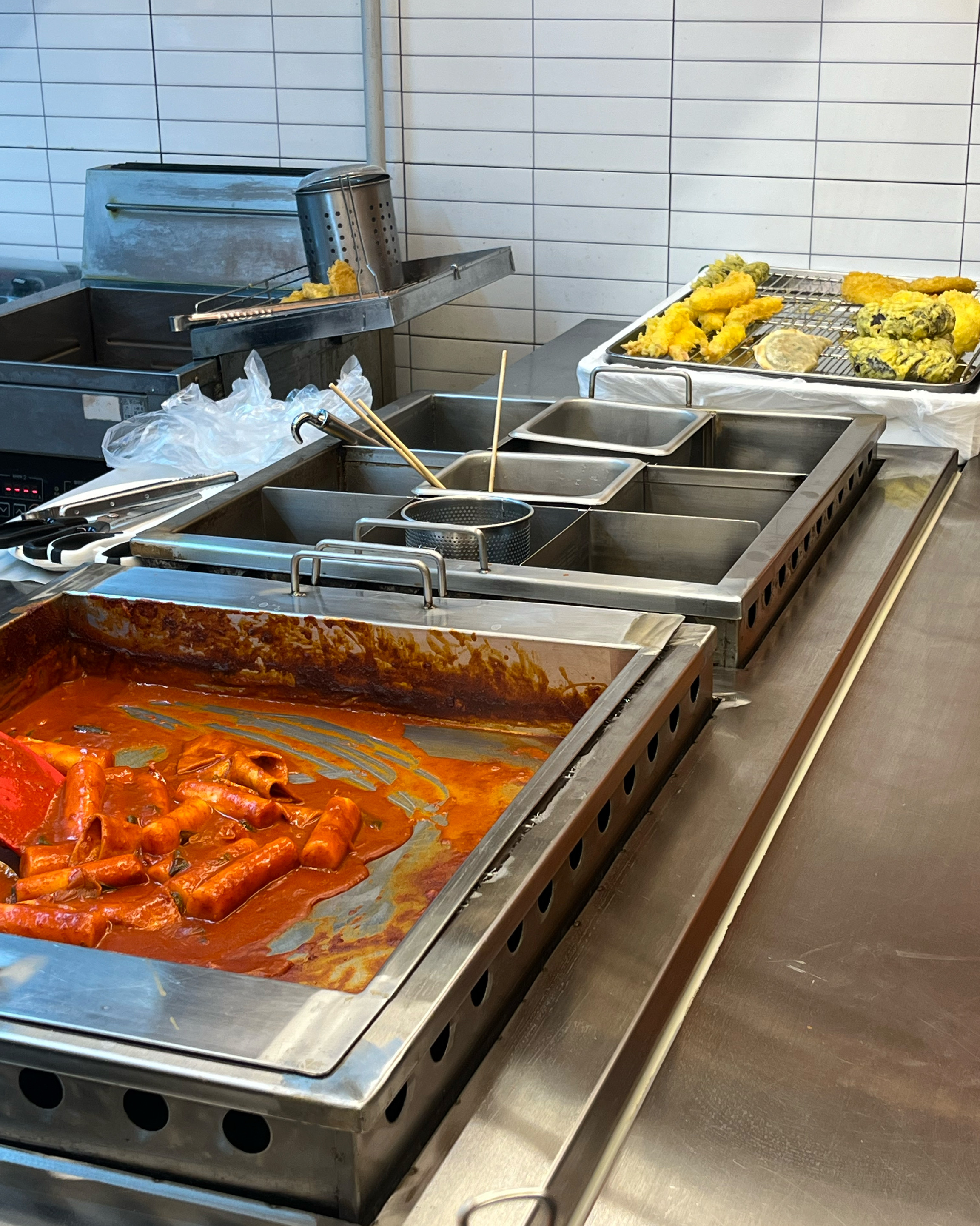 마감전에 와서 많이 없을까봐 걱정했는데, 먹고싶은거 다 시킬 수 있었어요! - 부산역 맛집 분식당