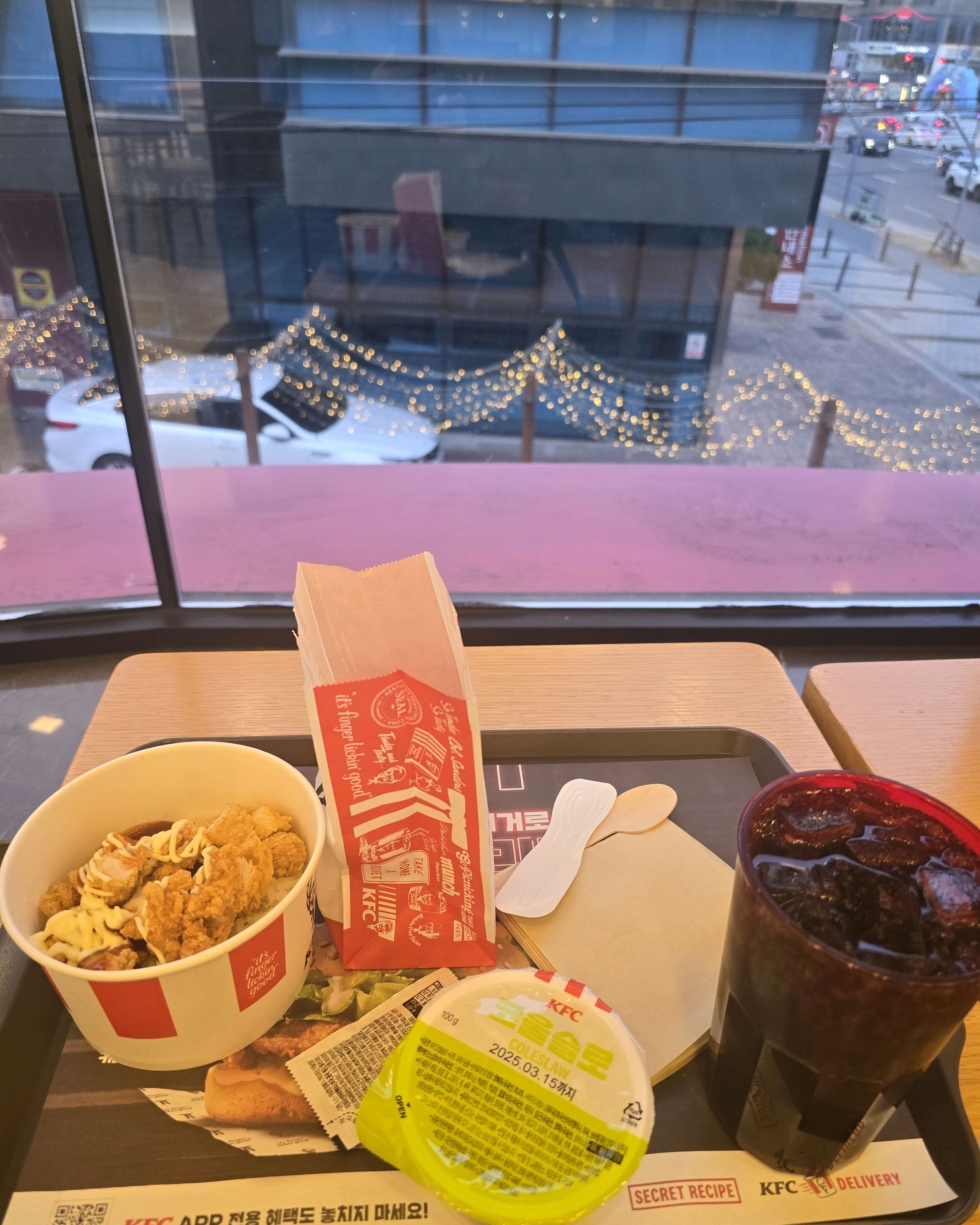 매장이 깨끗하고 넘 조아요~ - 대전 맛집 KFC 유성온천