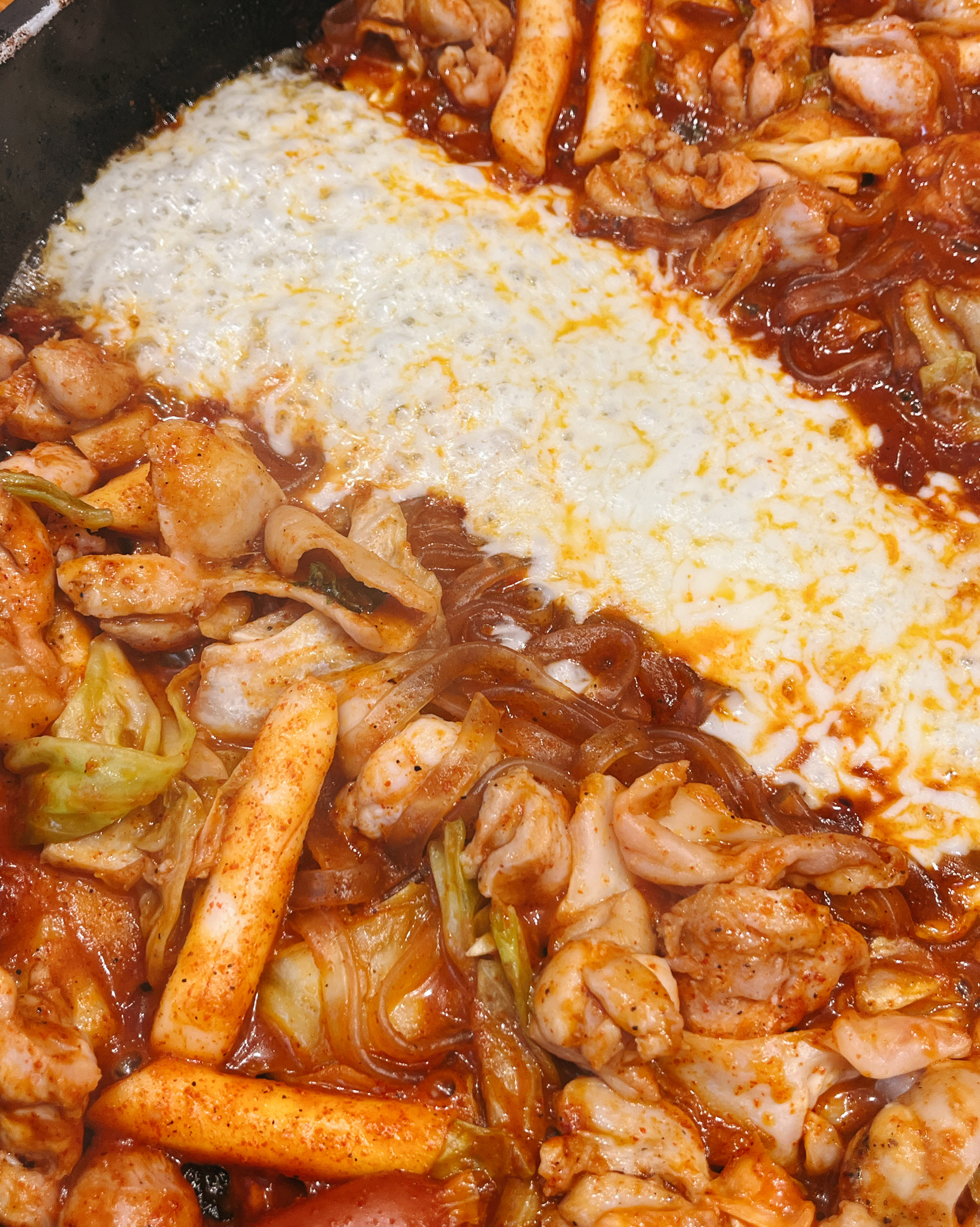 닭갈비 생각나면 바로 오는 곳 ㅎㅎ 치즈를 가운데 넣어주니까 독특하고 좋아요. 치즈덕후 행