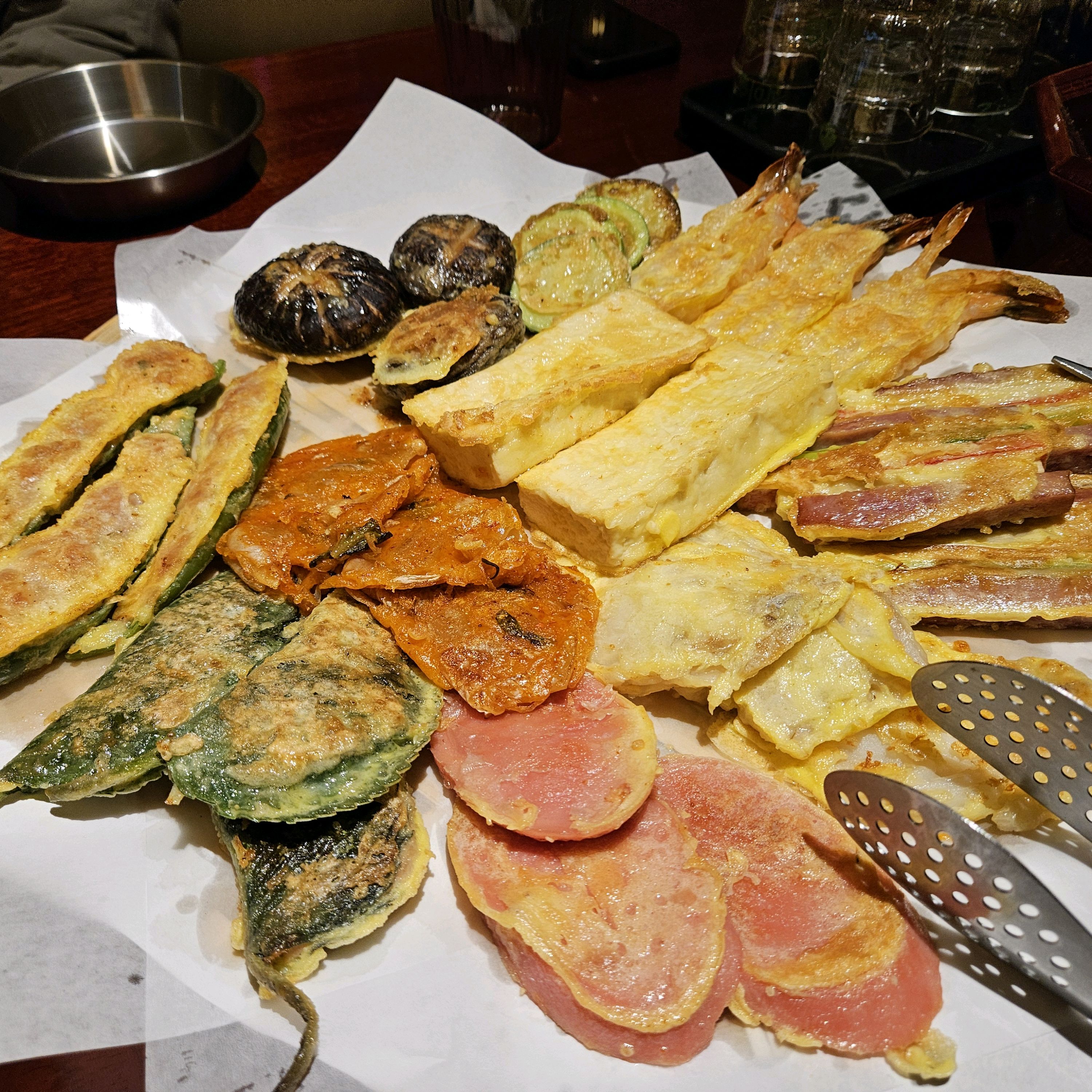 가성비 좋고 분위기 좋고 술도 저렴하게 판매하고 천호 근처에 단골 가게 생겨서 기분 좋습니