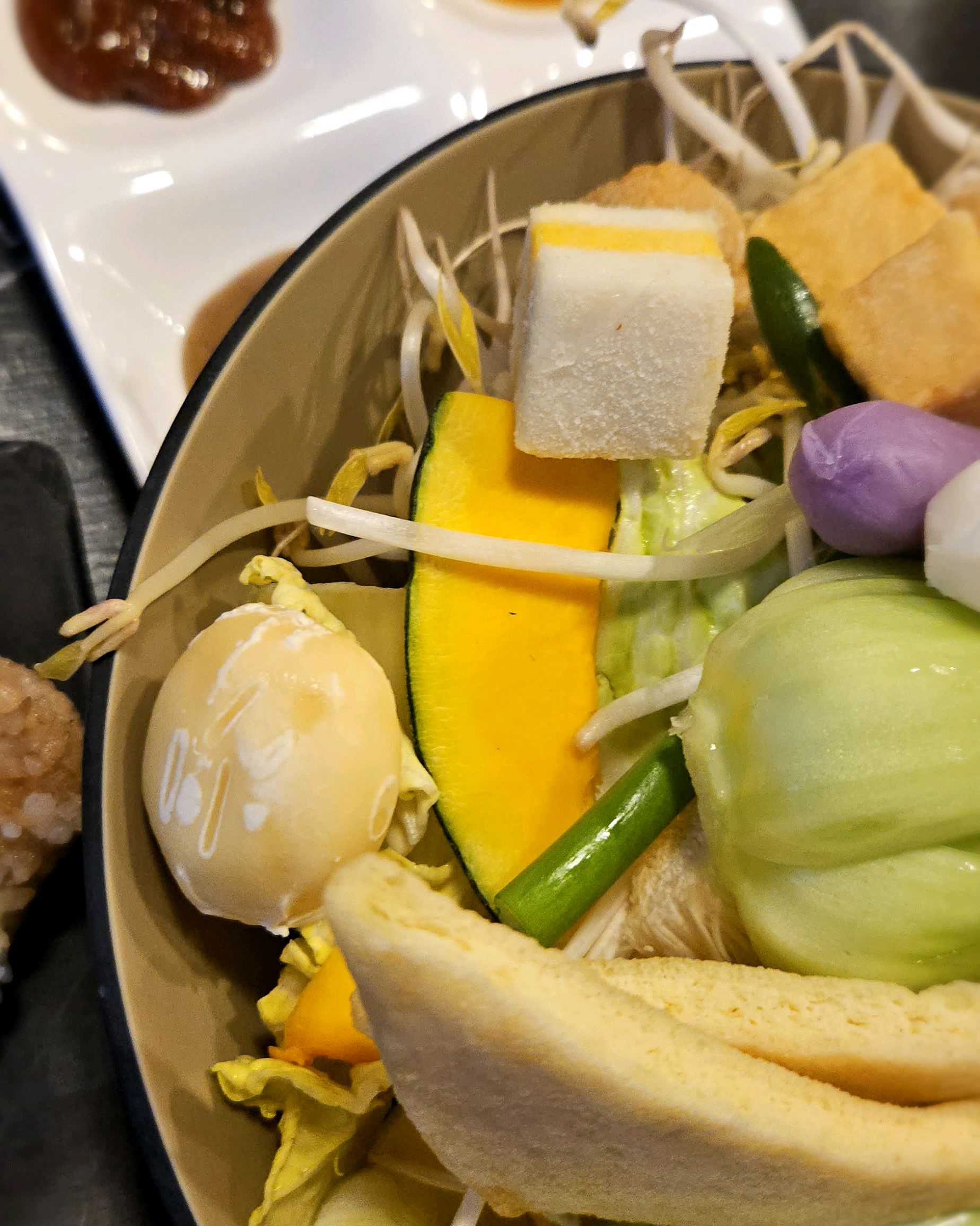 고기 질도 훌륭하고, 익힌 채소들과 고기를 - 시흥능곡 맛집 소담촌 시흥능곡점
