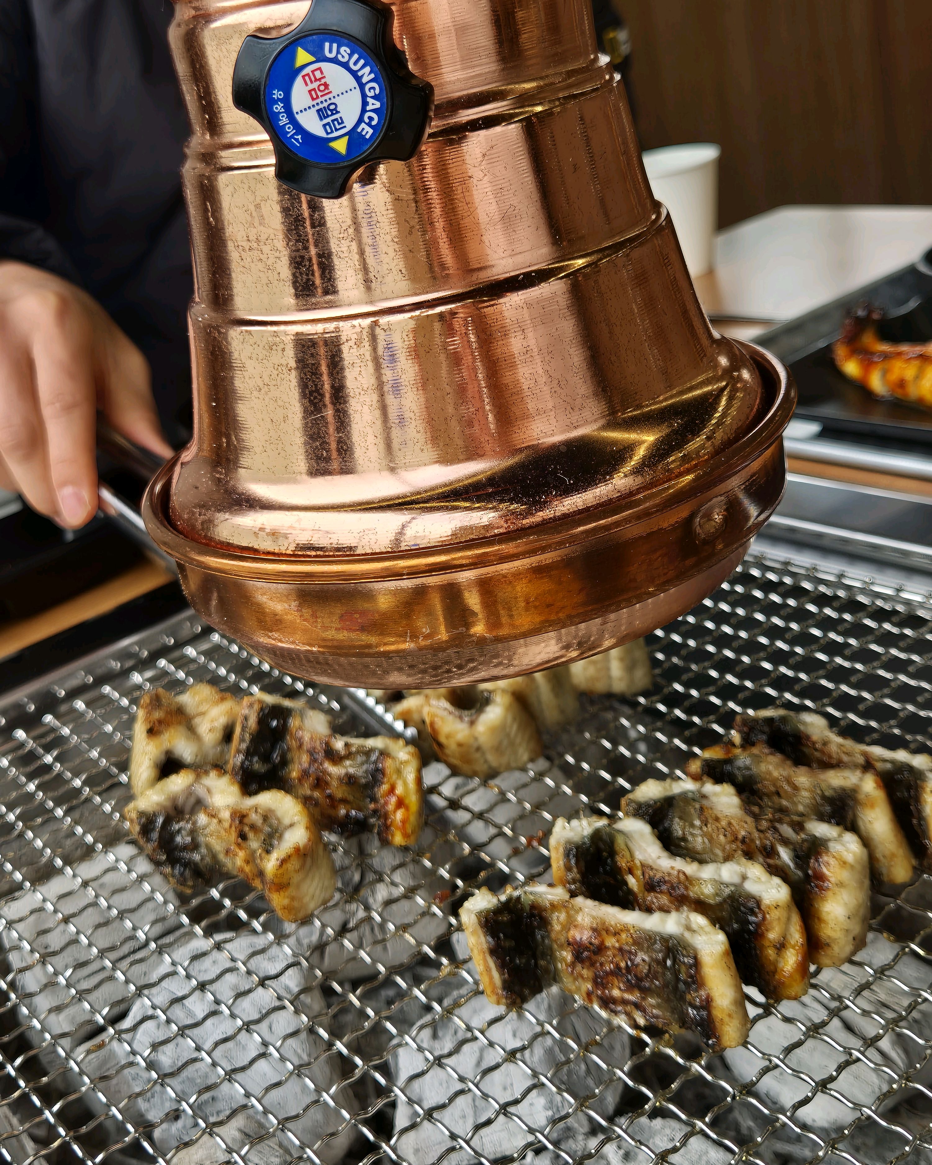 장어두마리 59000원 들었는데 묵직해요 - 대구 맛집 일품집 본점