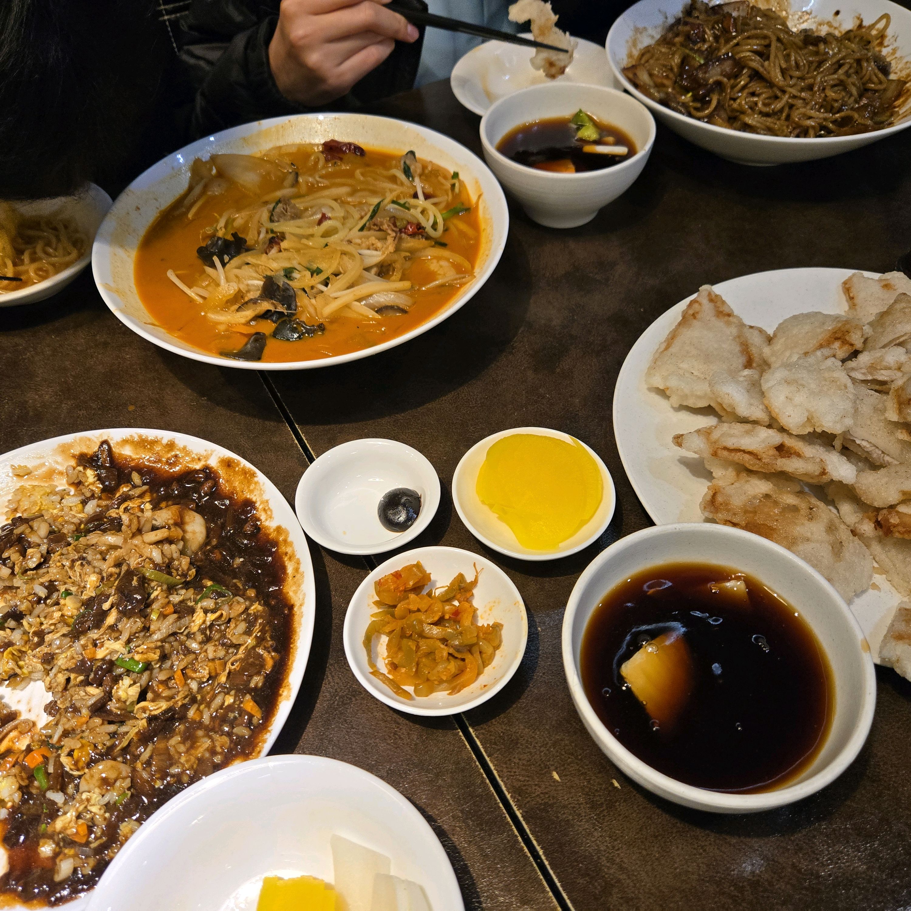 아이들과 함께 방문해 이것저것 푸짐이 시켰더니 아이들 먹는 모습 보며 흐뭇하네요. 탕수육은