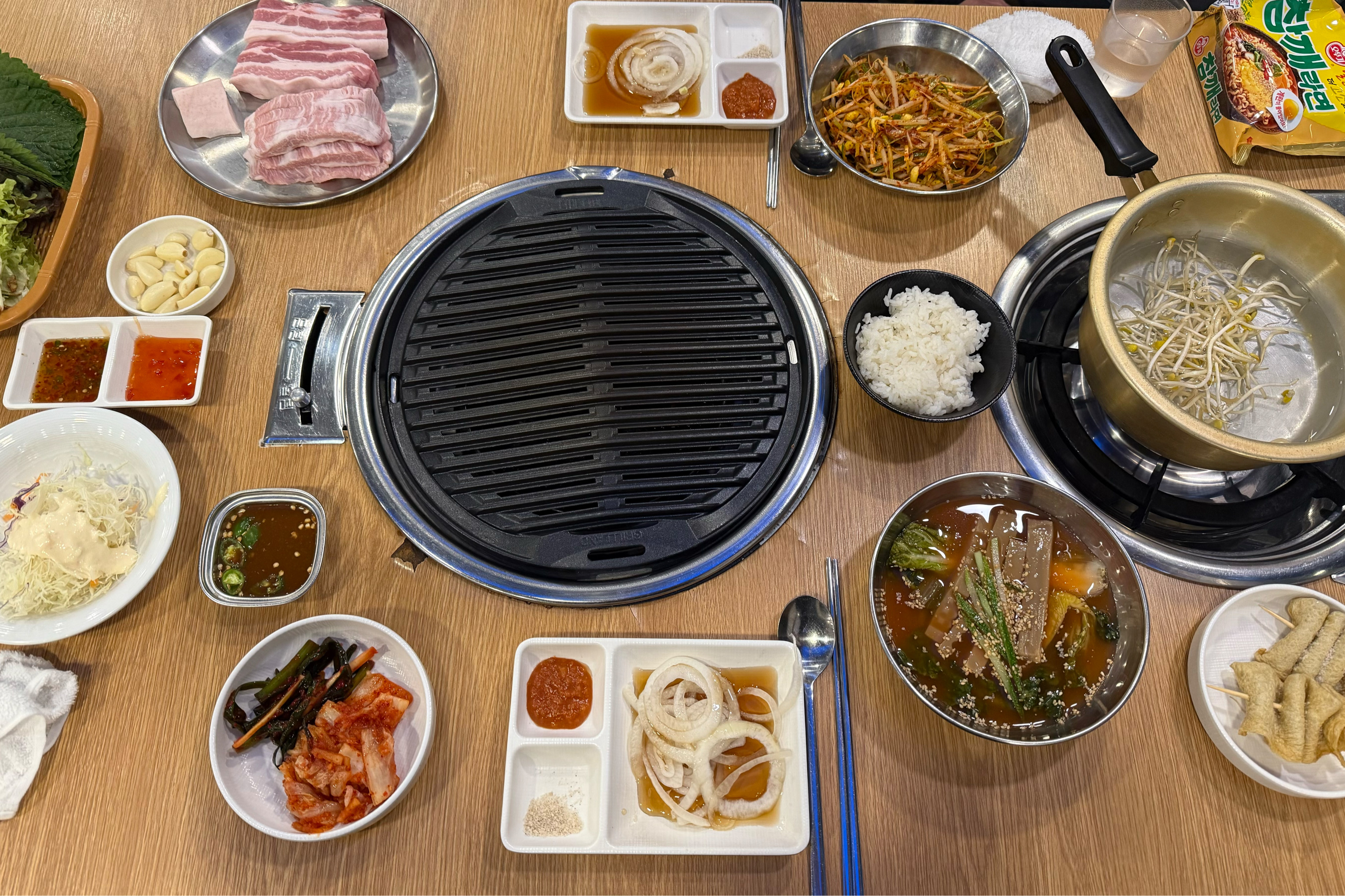 고기뿐만아니라 여러가지 음식을 다양하게 먹을수 있어서 술안주로 제격입니다👍 가성비 끝판왕인
