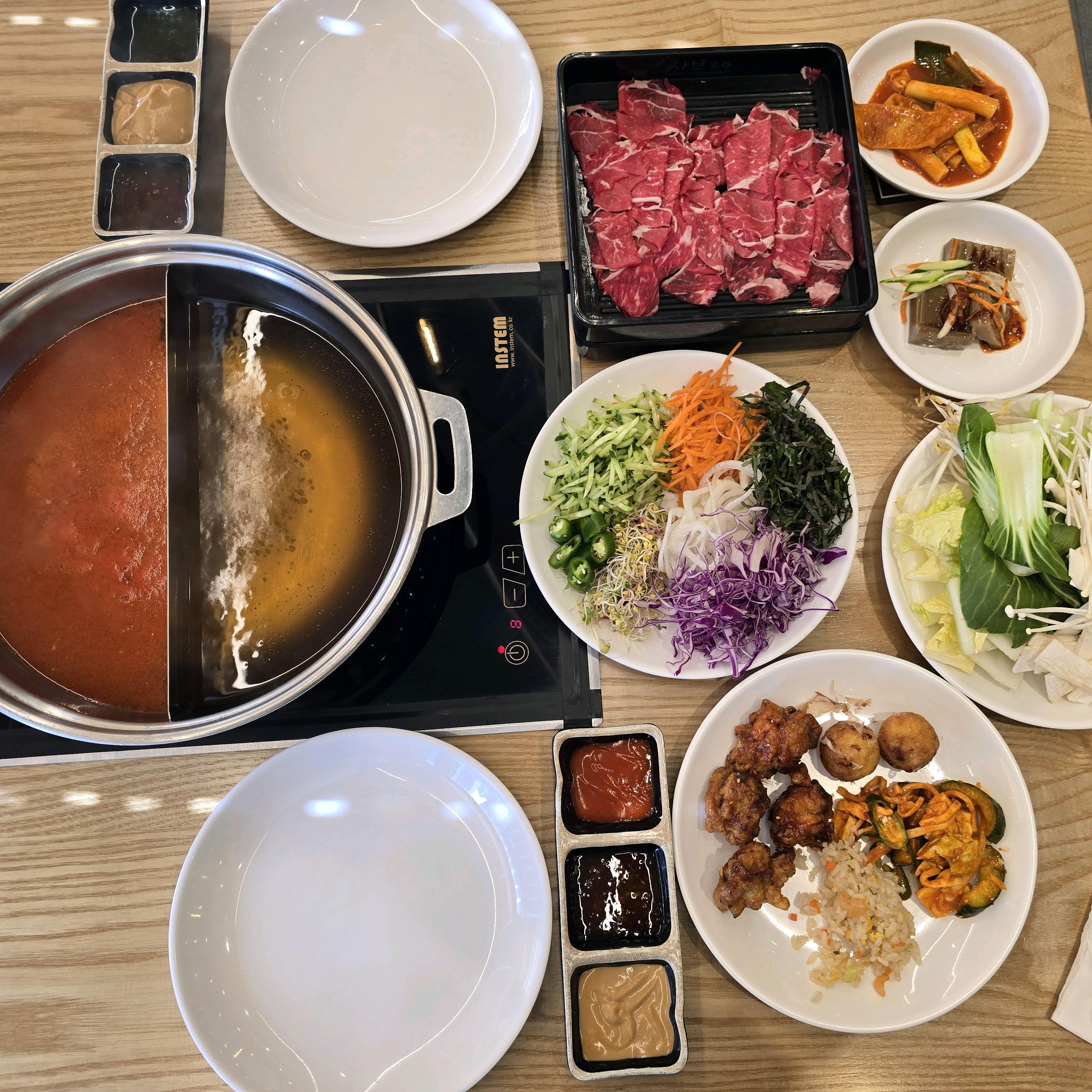 동생일랑 오전에 볼 일보고 1시에 첫끼 먹으러 갔어요. - 수원 오목천동 맛집 샤브20 수원 권선구점