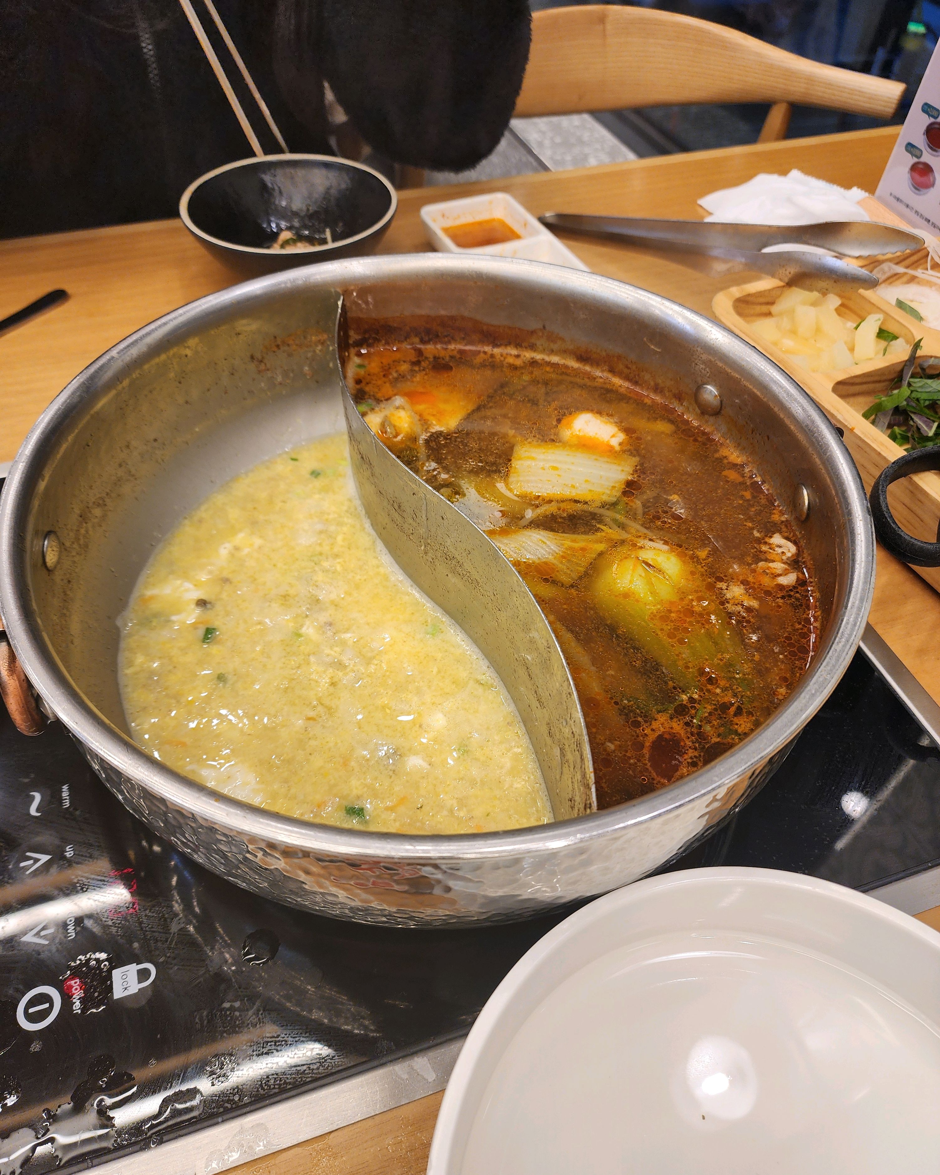 깔끔하면서 평일 오후라 대기없이 편안히 먹었습니다 - 울산 동구 맛집 샤브올데이 울산동구점