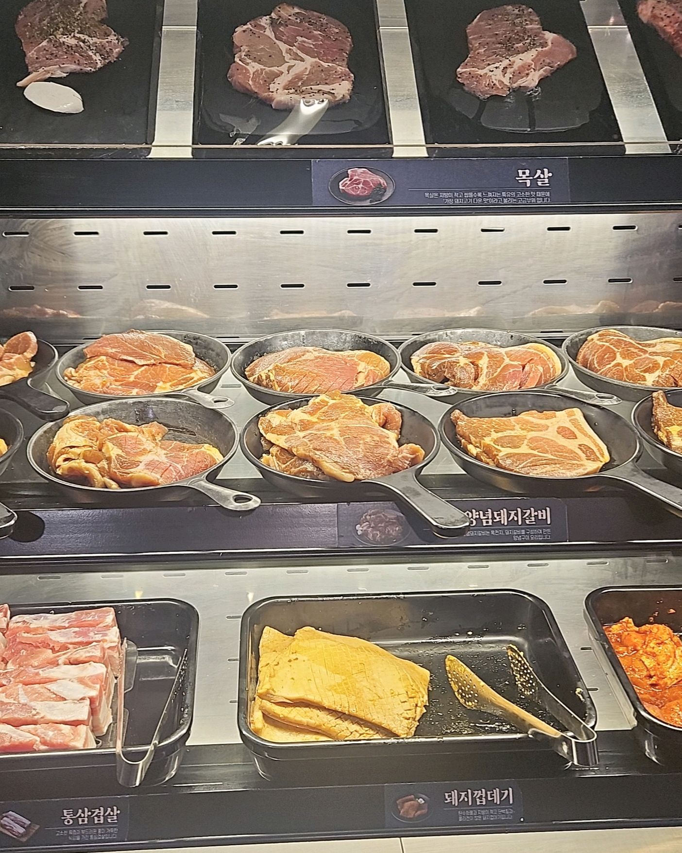항상 믿고 먹는 명륜진사갈비 입니다!! 고기 종류도 많아서 배터지게 먹을수 있어요~ 동묘,
