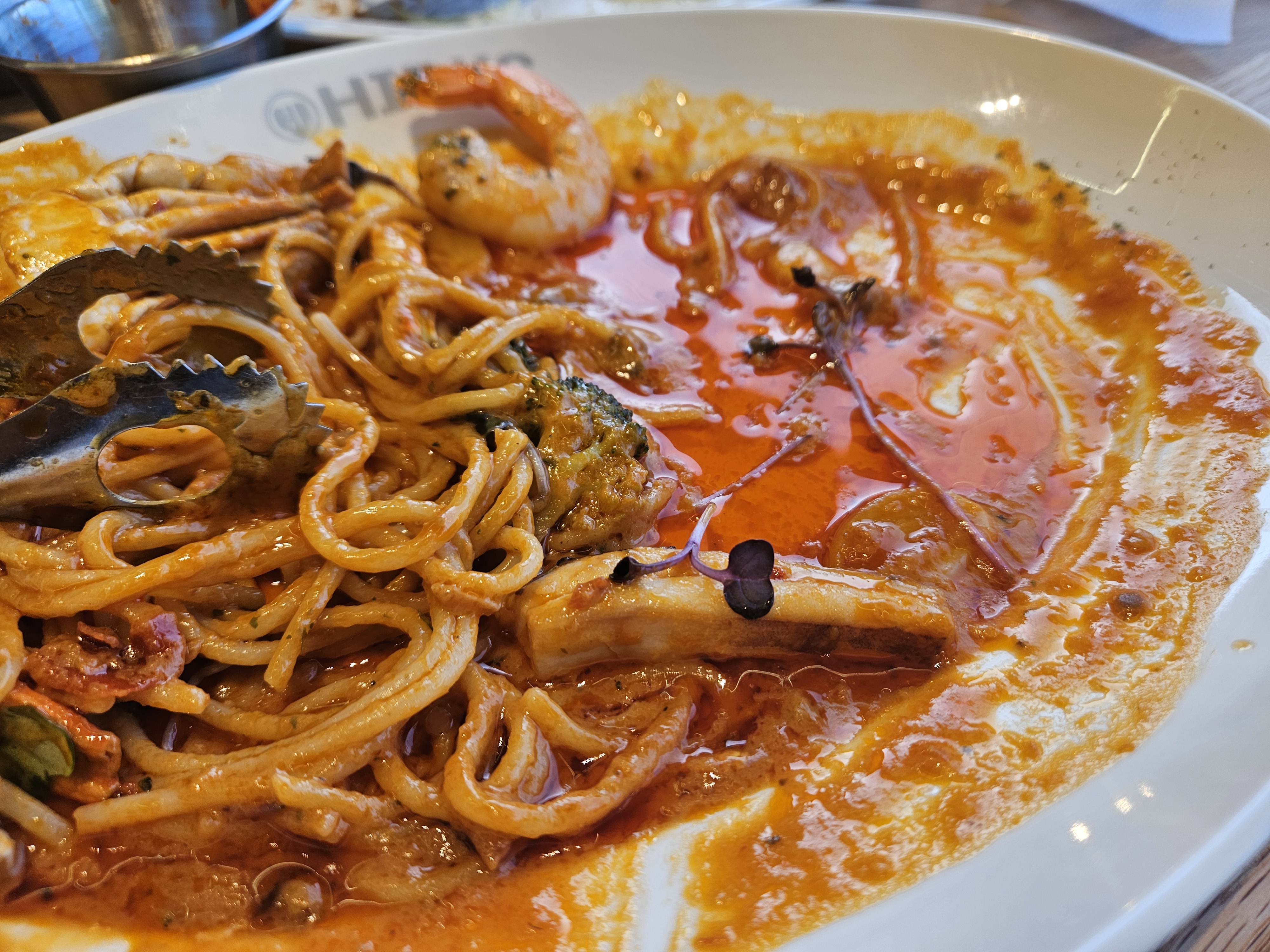 저번에 로제 먹고 너뮤 맛있어서 먹우러 오ㅓㅆ는데 ㅠㅠ 고춧기름맛이 놈 강허고 크림맛운 거