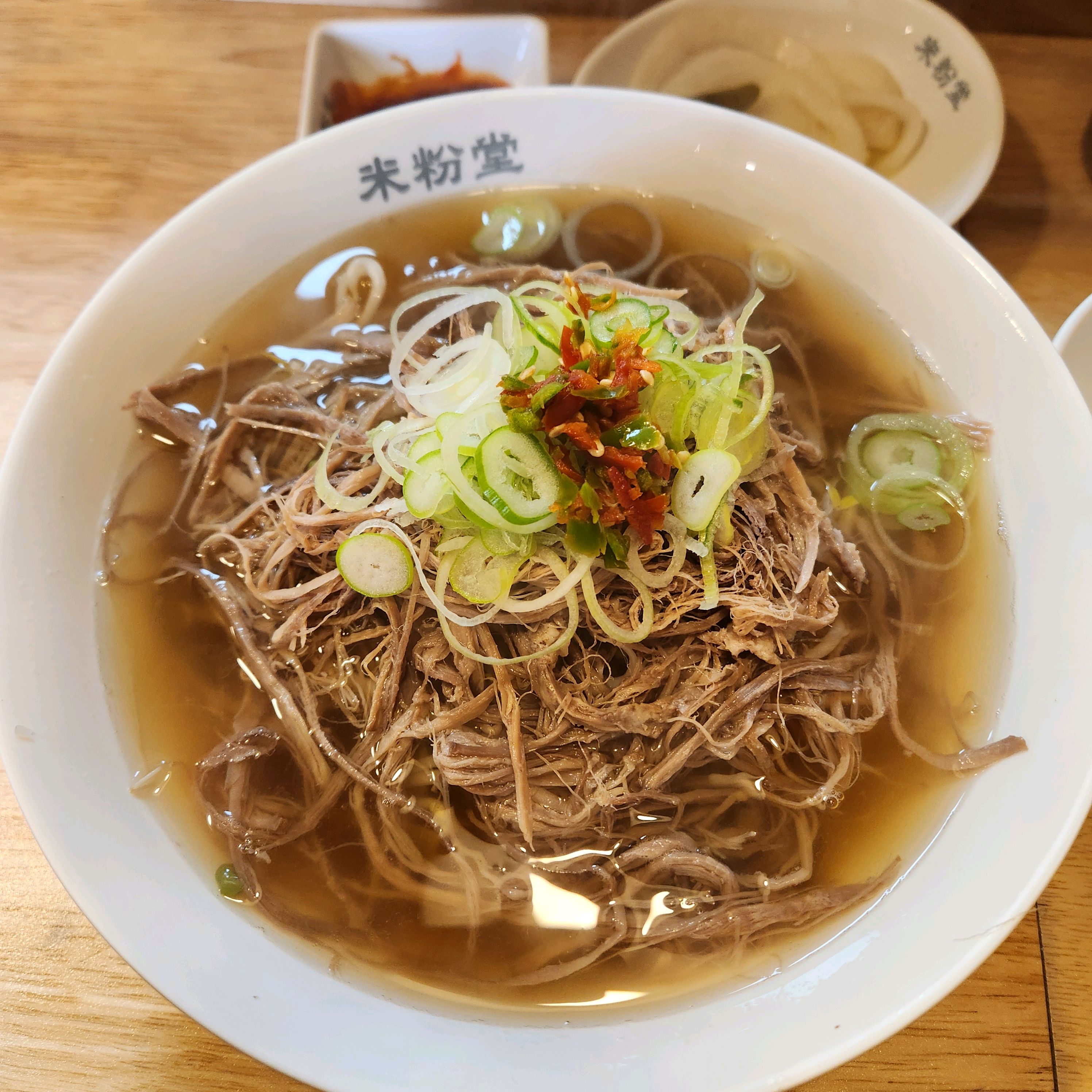 미분당은 어디서나 먹어도 맛있네요. 조용한 분위기에서 음식에 집중 할 수 있어 좋고 간이