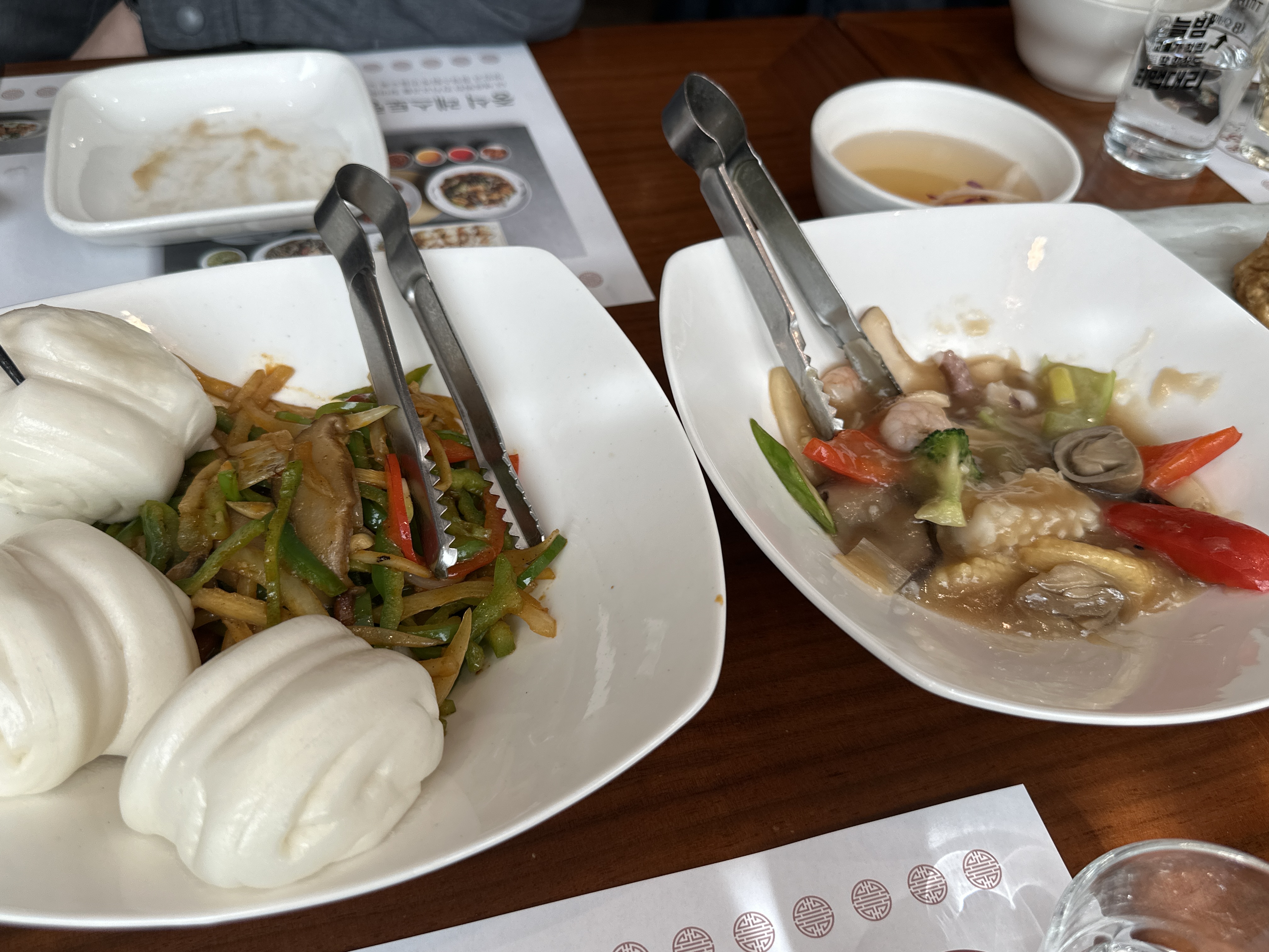 홀도 깨끗하고 음식도 넘 맛있습니다!! 다음에 또 오고 싶네요 직원분들도 친절하고 좋습니다
